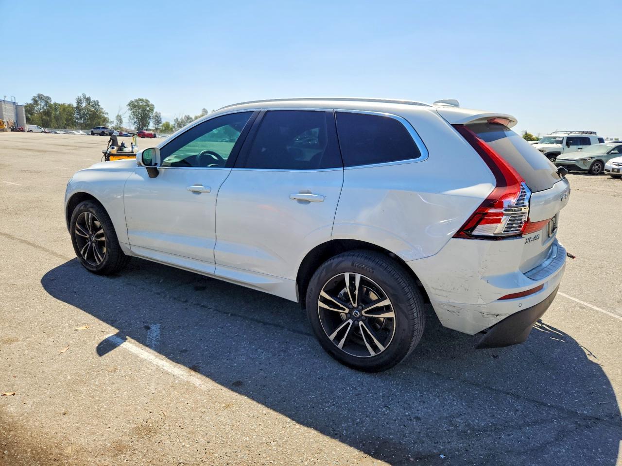 2021 Volvo Xc60 T5 Momentum White vin: YV4102DK0M1850140