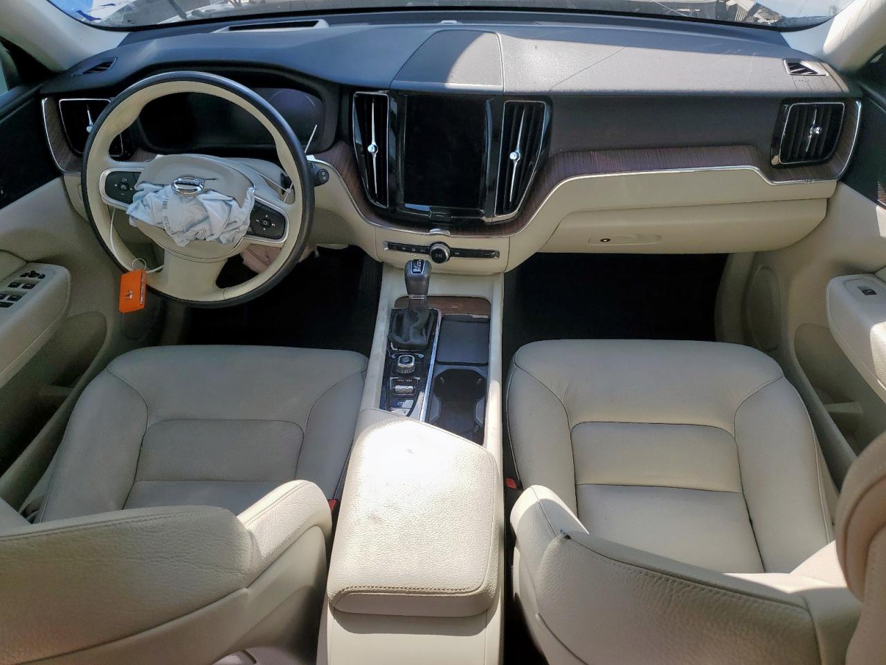 2021 Volvo Xc60 T5 Momentum White vin: YV4102DK3M1675334