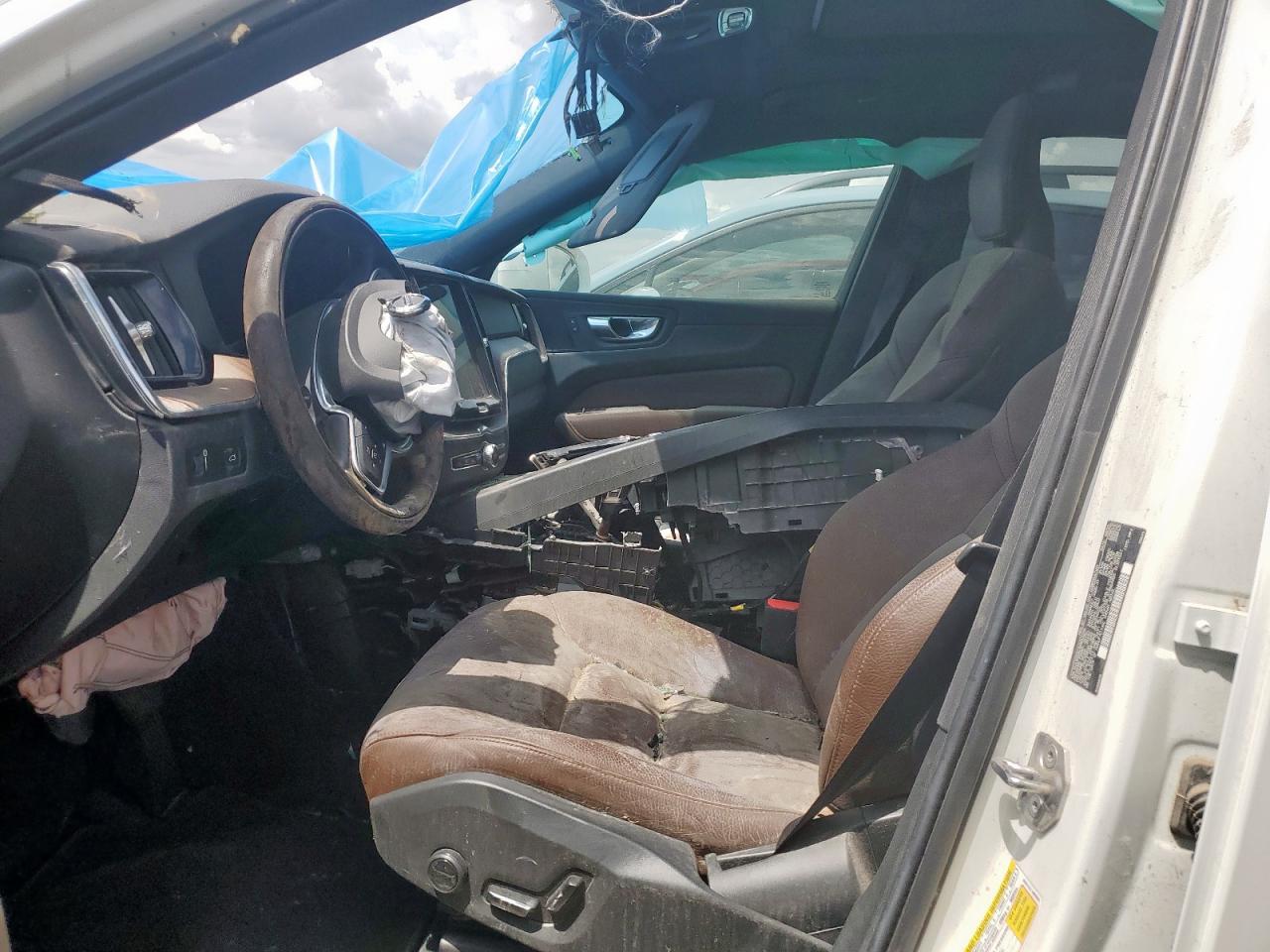 2021 Volvo Xc60 T5 Momentum White vin: YV4102DK3M1840279