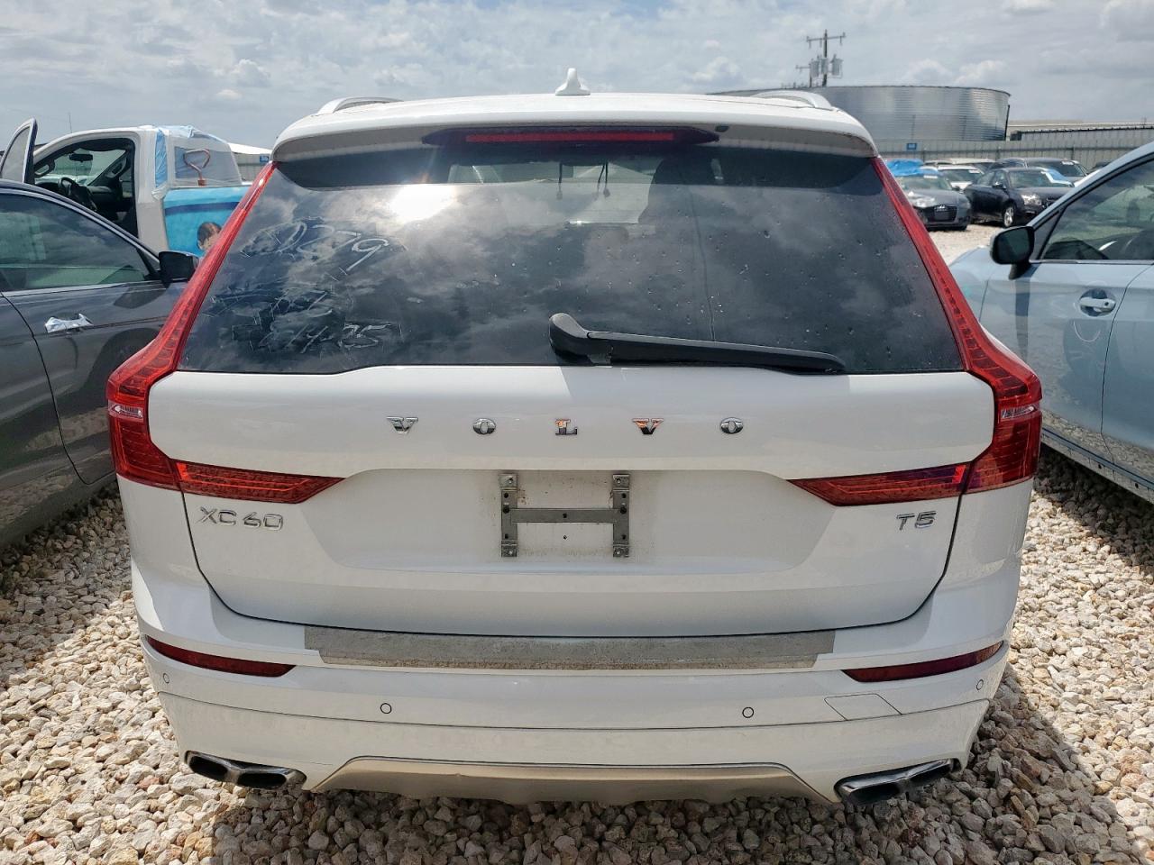 2021 Volvo Xc60 T5 Momentum White vin: YV4102DK3M1840279
