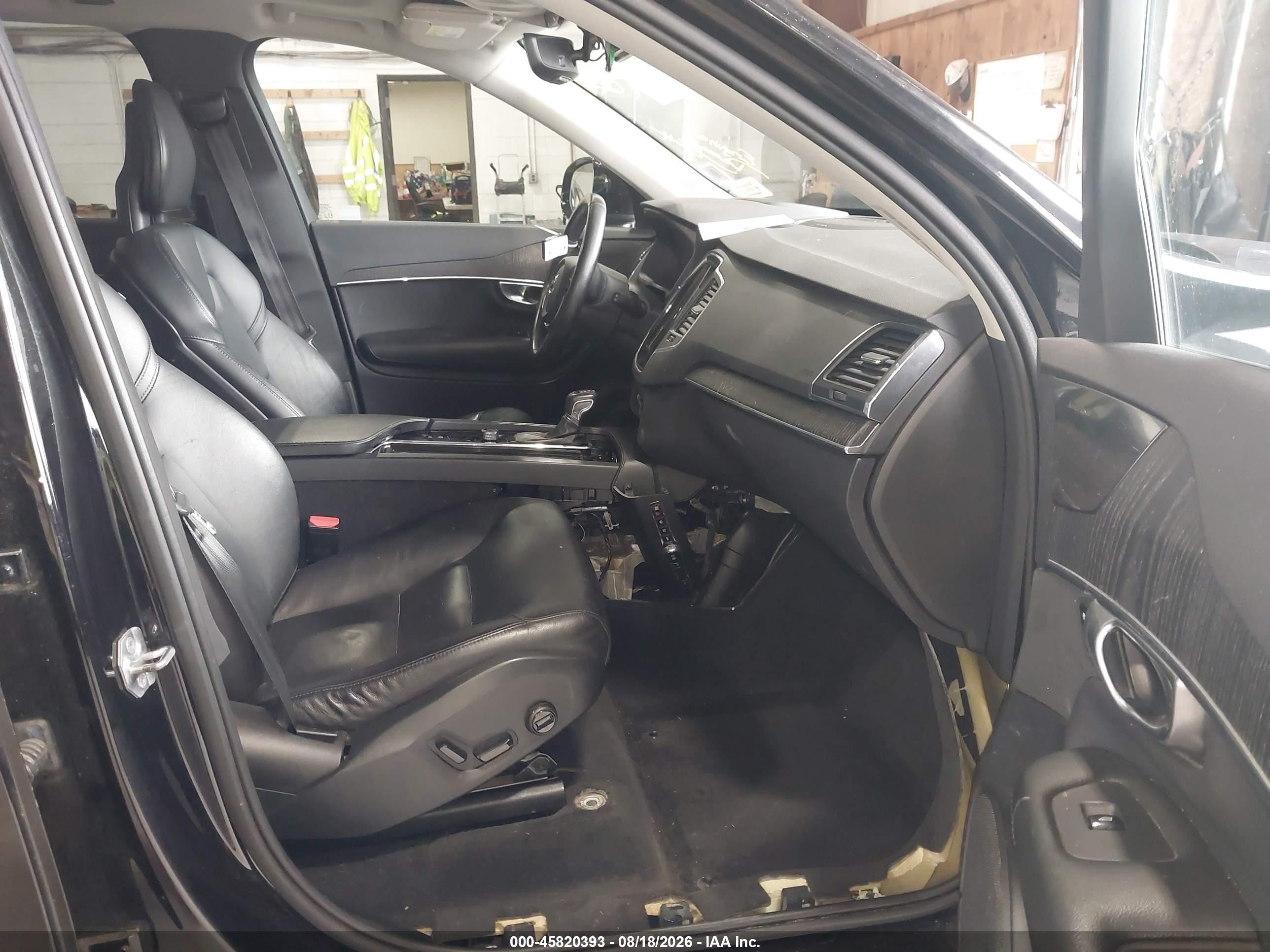 2020 Volvo Xc90 T5 Momentum 7 Passenger Black vin: YV4102PK5L1537093