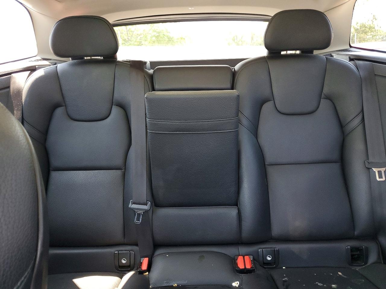 2018 Volvo Xc60 T5 Momentum Black vin: YV4102RK0J1077030