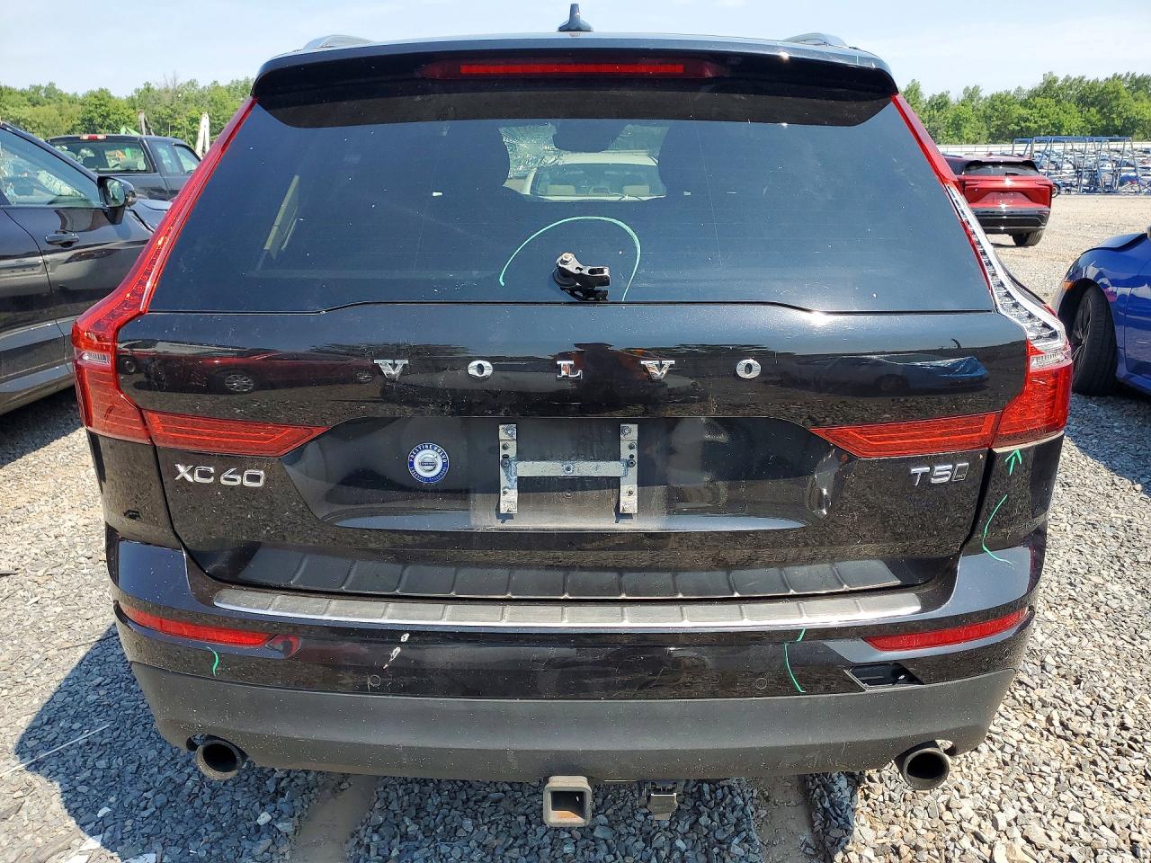 2018 Volvo Xc60 T5 Momentum Black vin: YV4102RK0J1077030
