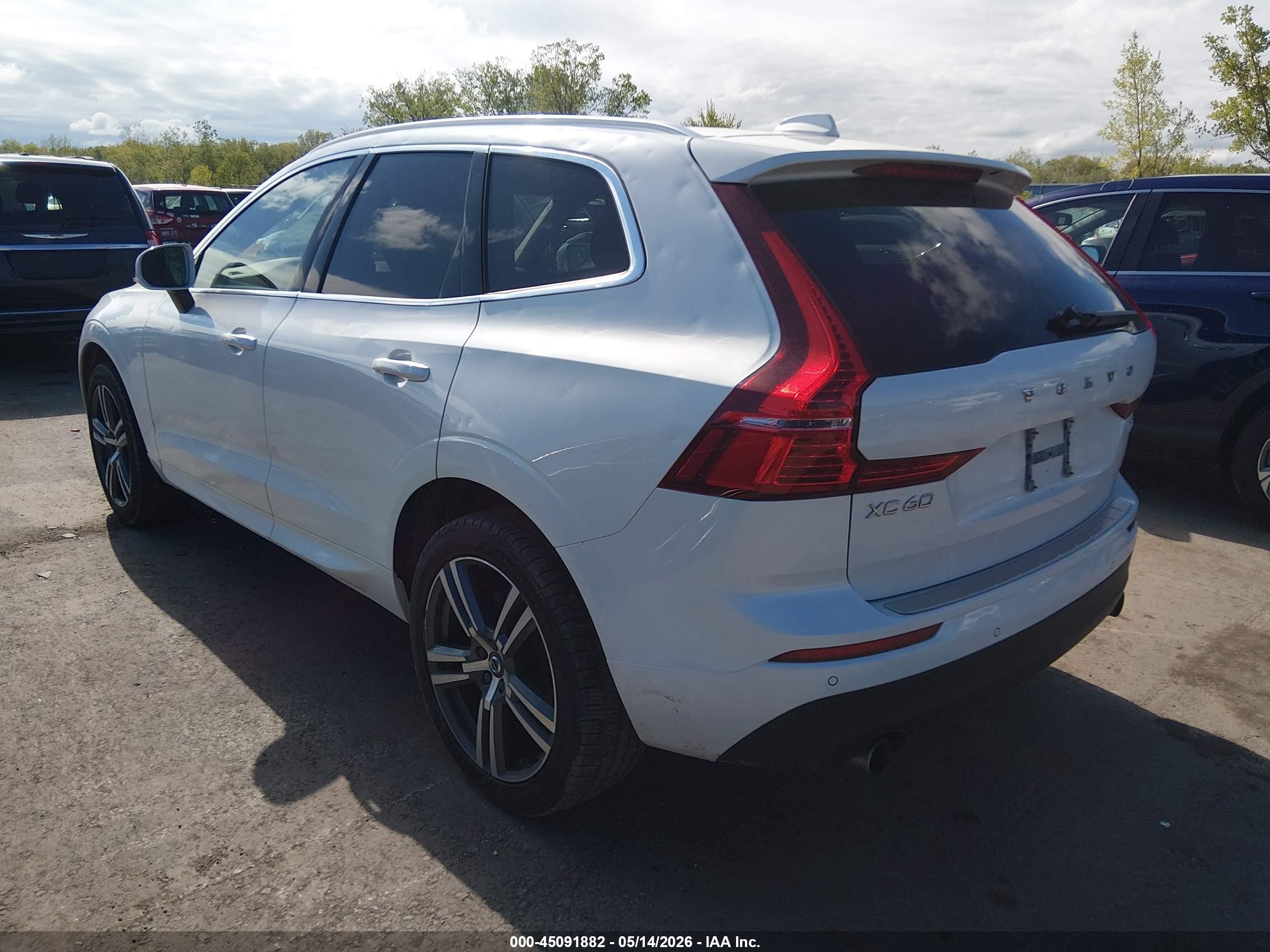 2021 Volvo Xc60 T5 Momentum White vin: YV4102RK1M1696269