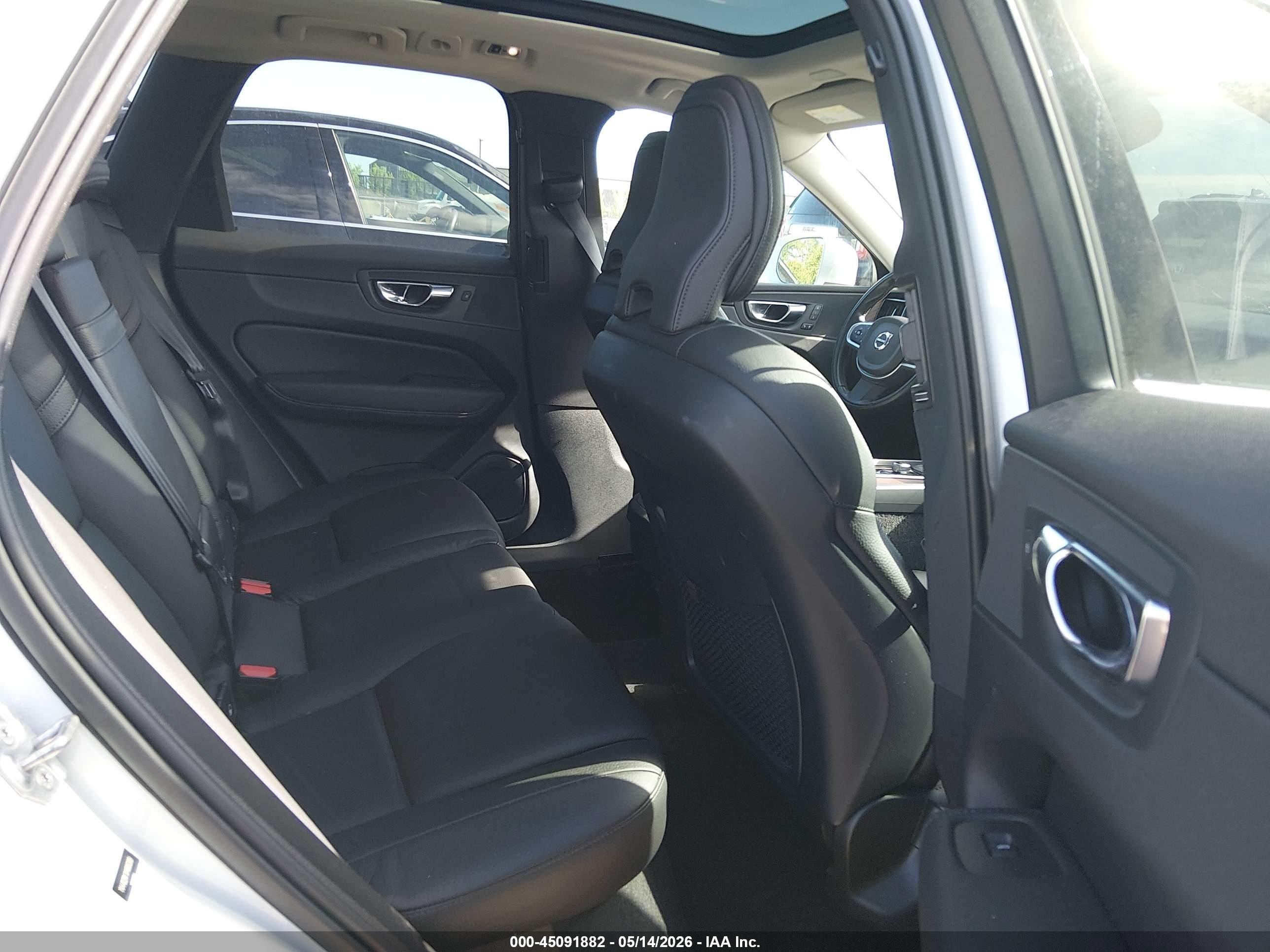 2021 Volvo Xc60 T5 Momentum White vin: YV4102RK1M1696269