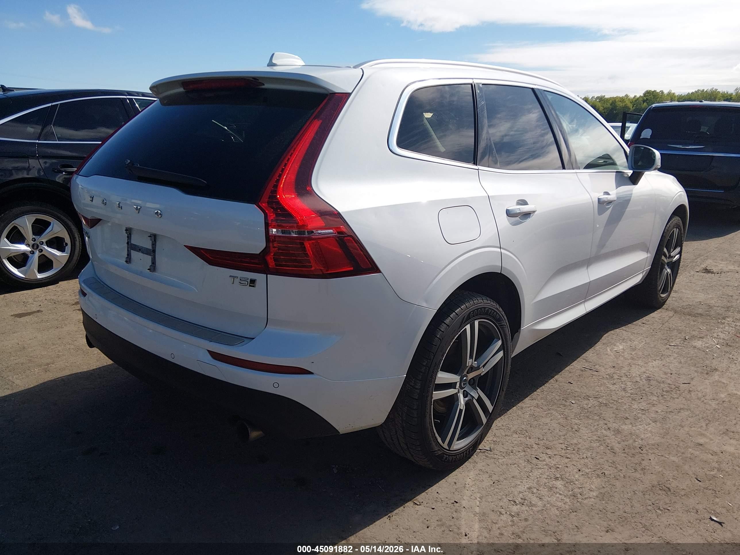 2021 Volvo Xc60 T5 Momentum White vin: YV4102RK1M1696269