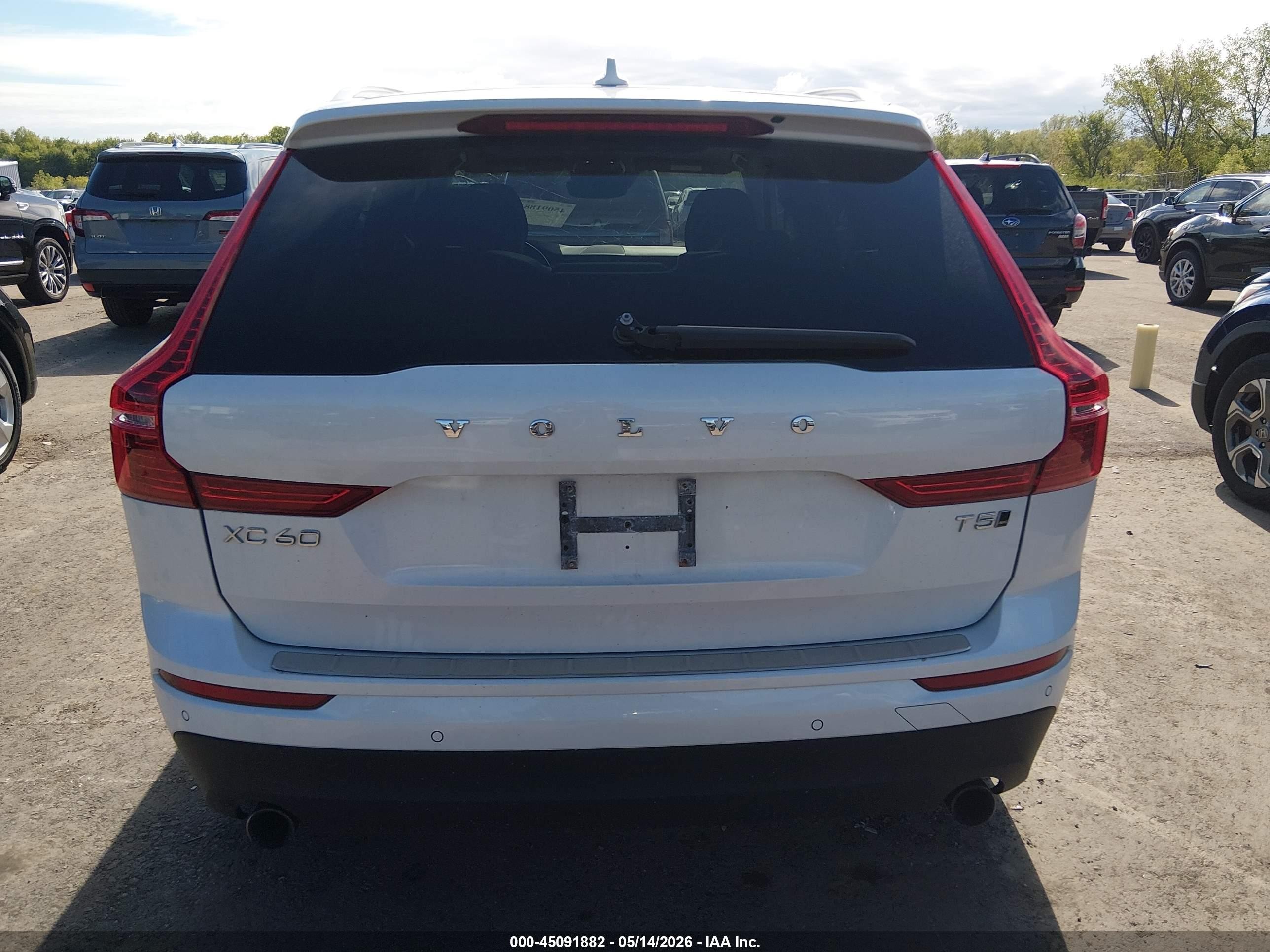 2021 Volvo Xc60 T5 Momentum White vin: YV4102RK1M1696269