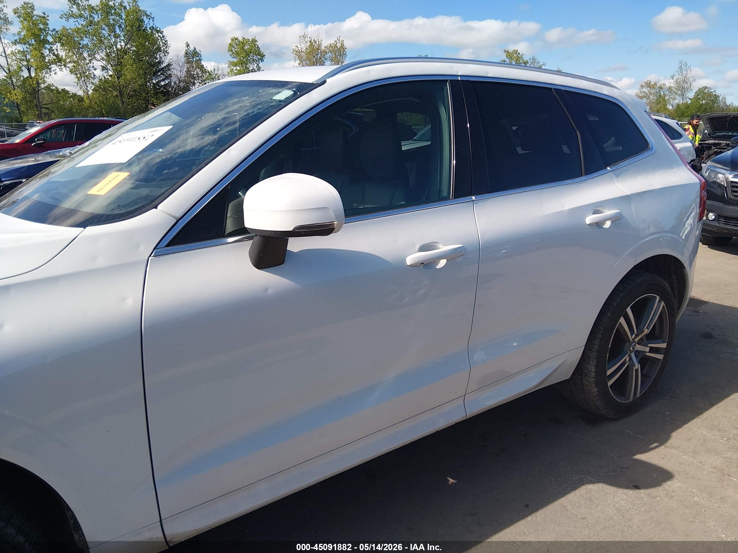 2021 Volvo Xc60 T5 Momentum White vin: YV4102RK1M1696269