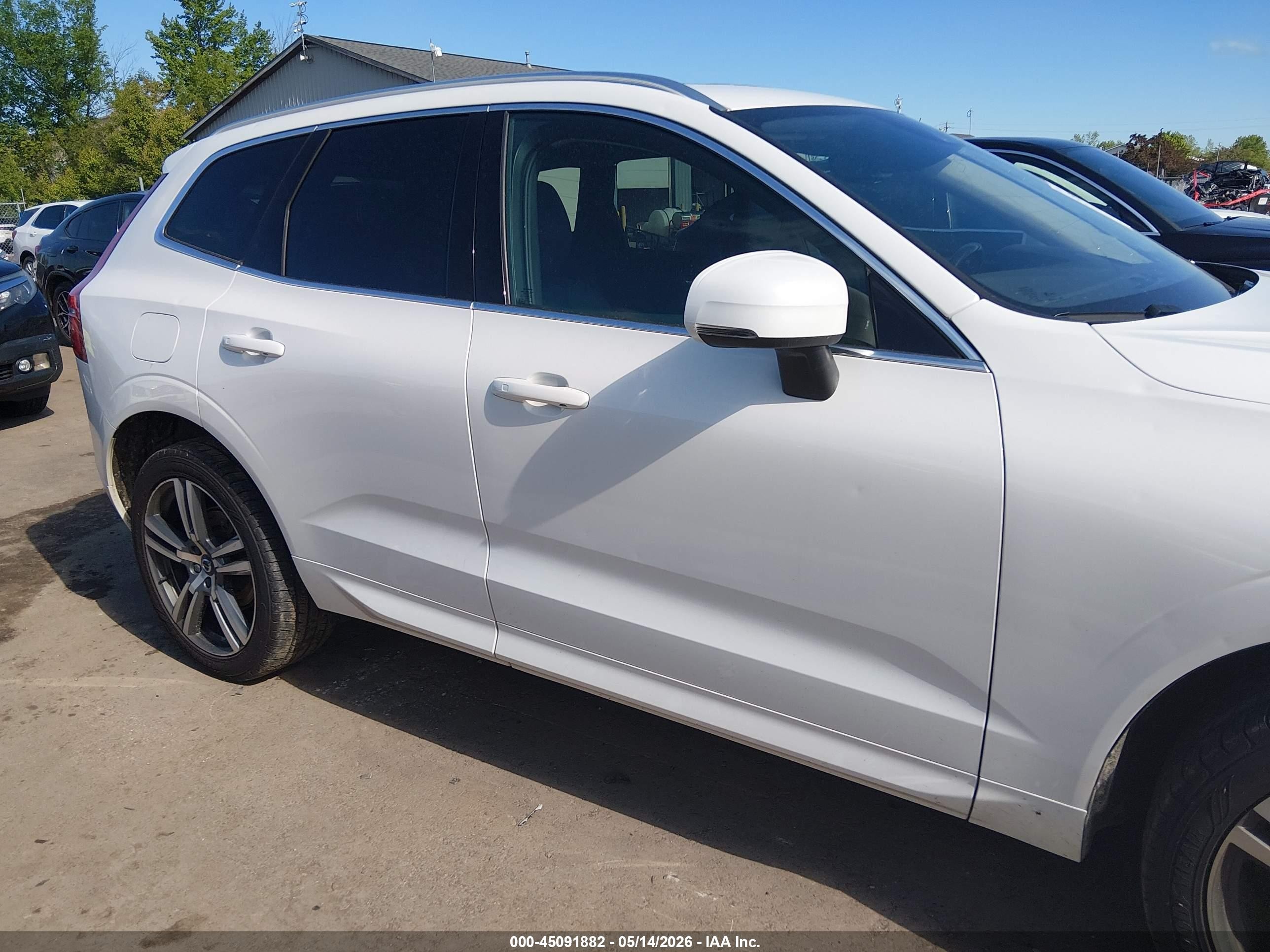 2021 Volvo Xc60 T5 Momentum White vin: YV4102RK1M1696269