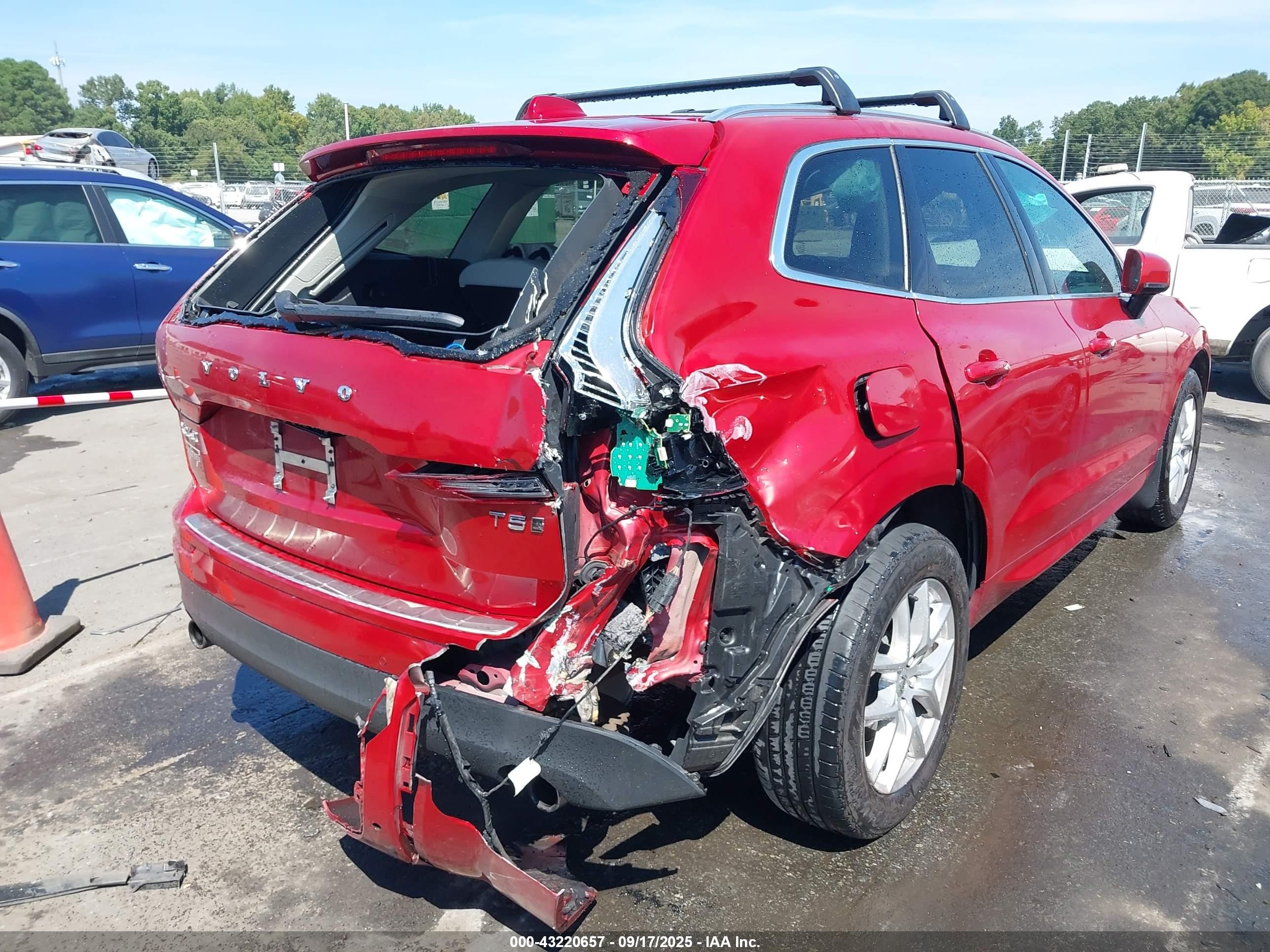 2021 Volvo Xc60 T5 Momentum Темно-бордовый vin: YV4102RK1M1738035