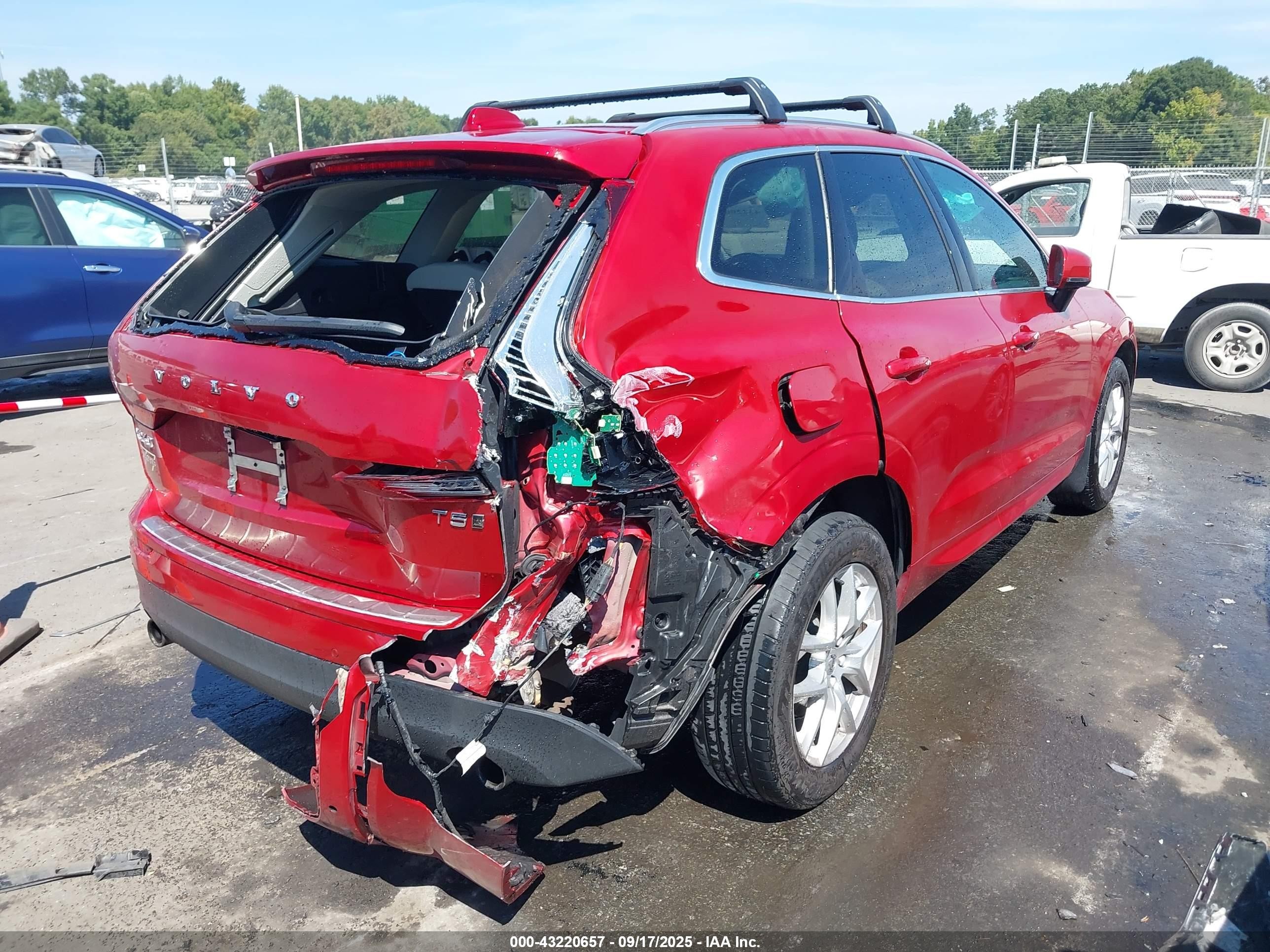 2021 Volvo Xc60 T5 Momentum Темно-бордовый vin: YV4102RK1M1738035