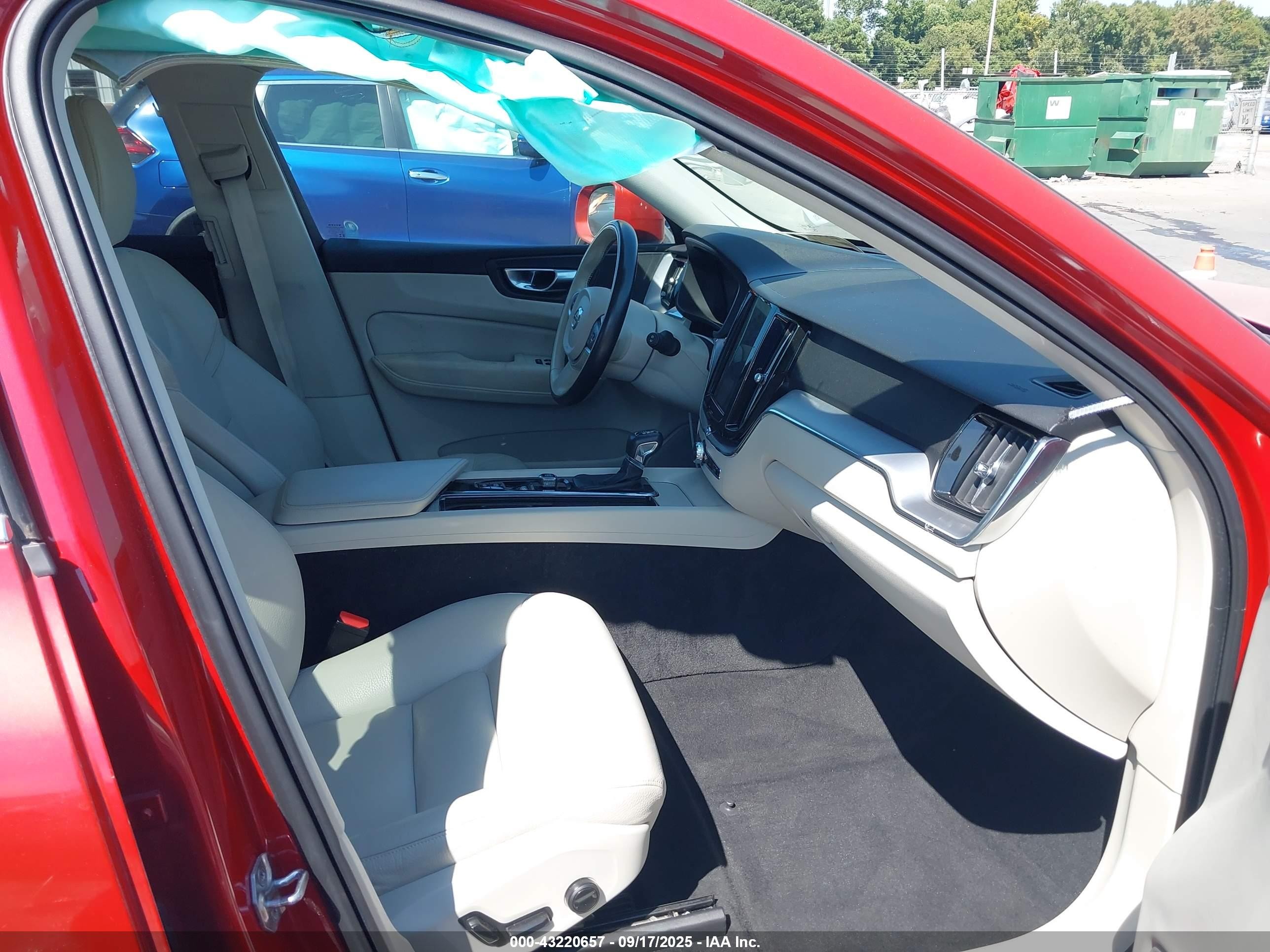 2021 Volvo Xc60 T5 Momentum Темно-бордовый vin: YV4102RK1M1738035