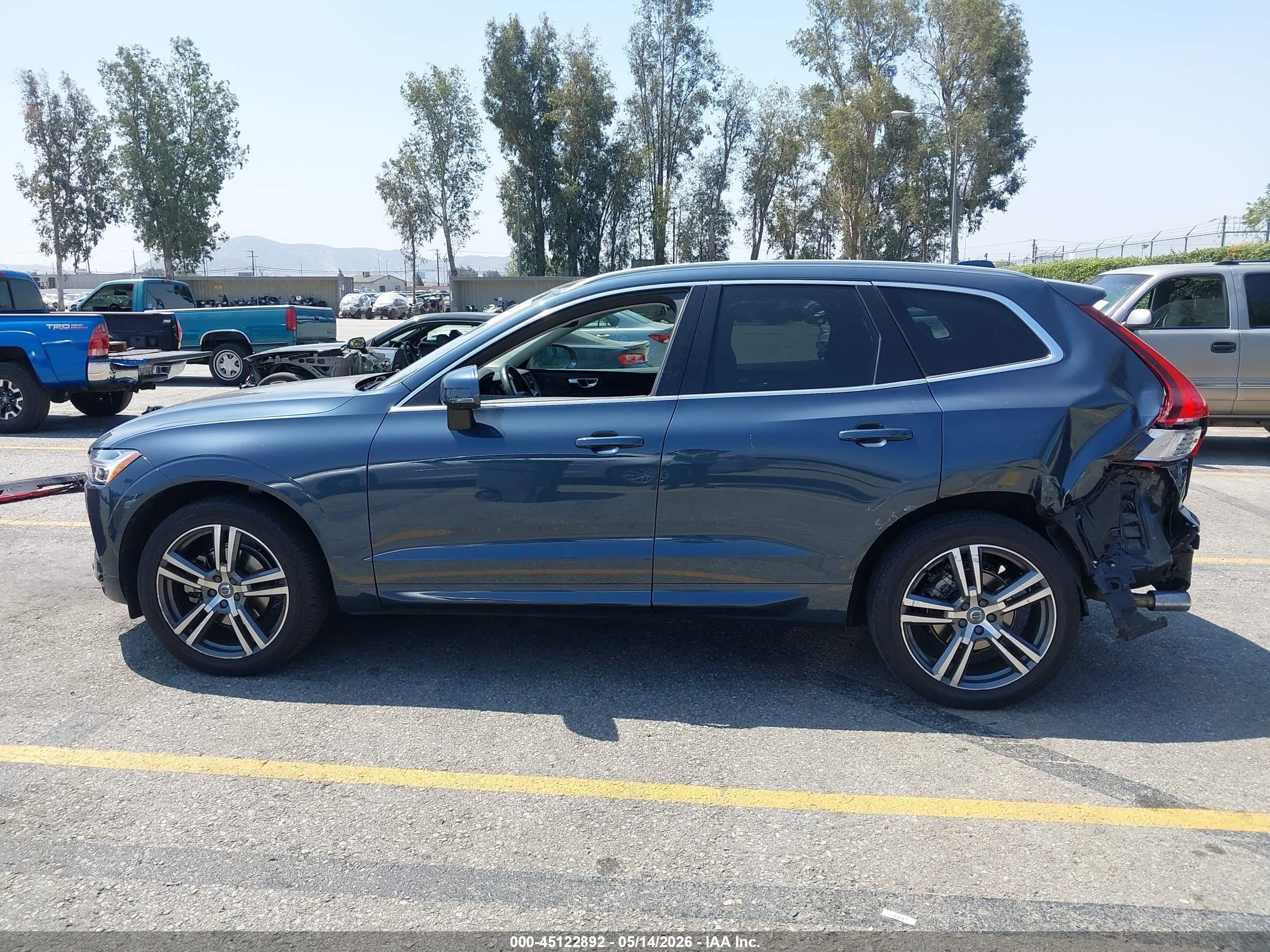 2020 Volvo Xc60 T5 Momentum Blue vin: YV4102RK2L1564880