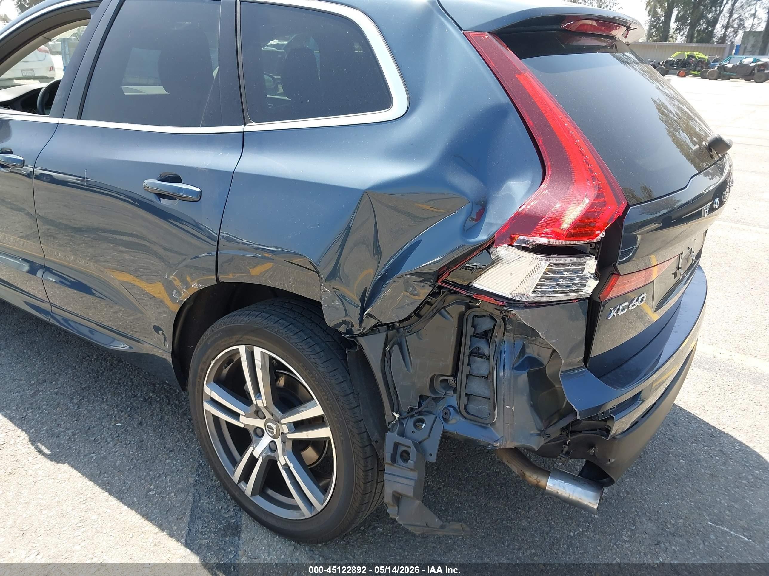 2020 Volvo Xc60 T5 Momentum Blue vin: YV4102RK2L1564880