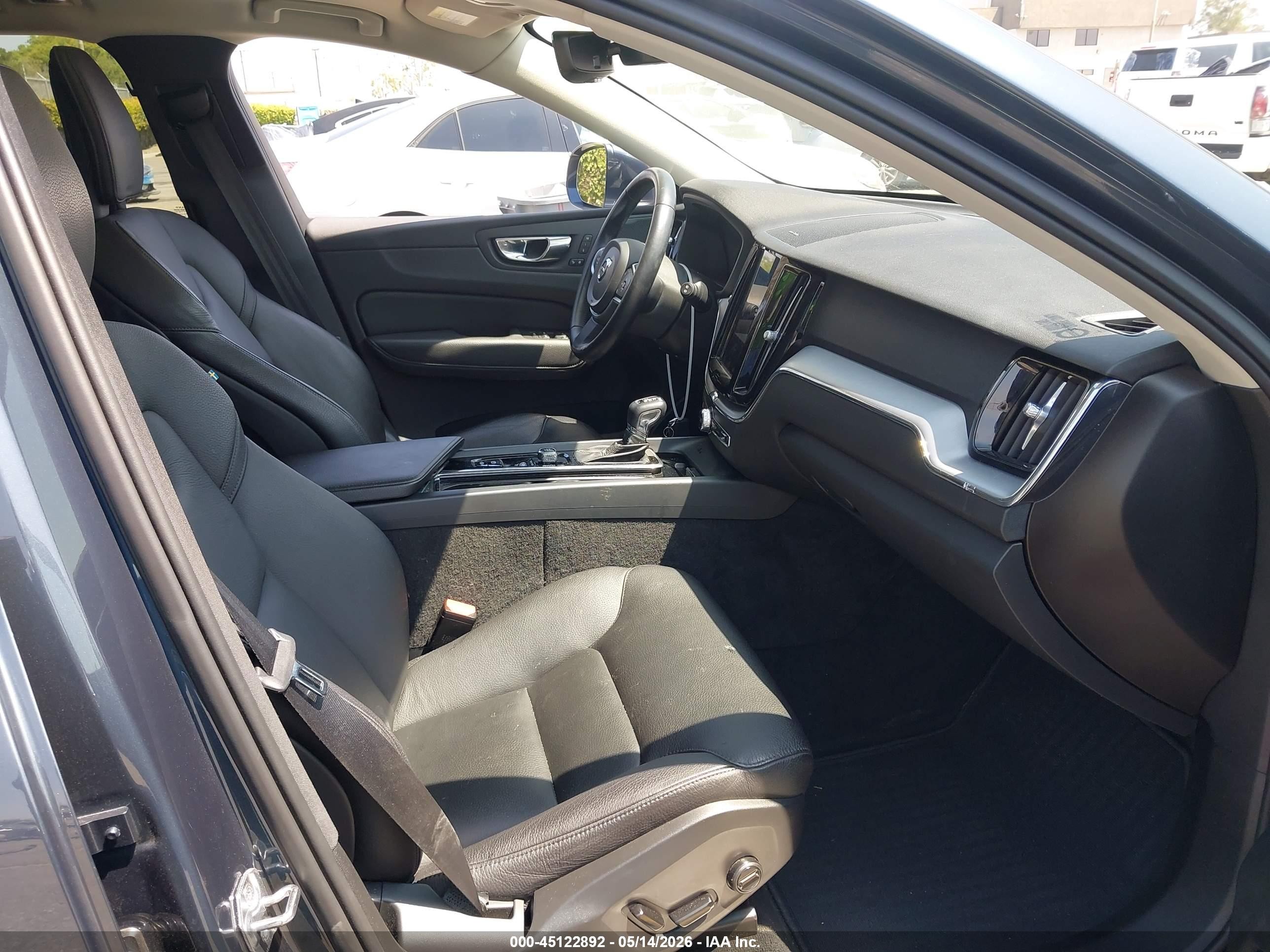 2020 Volvo Xc60 T5 Momentum Blue vin: YV4102RK2L1564880