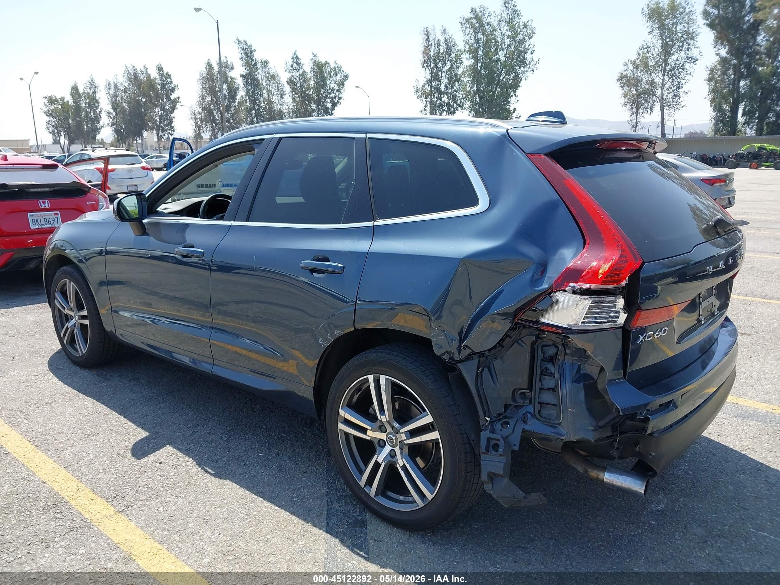 2020 Volvo Xc60 T5 Momentum Blue vin: YV4102RK2L1564880
