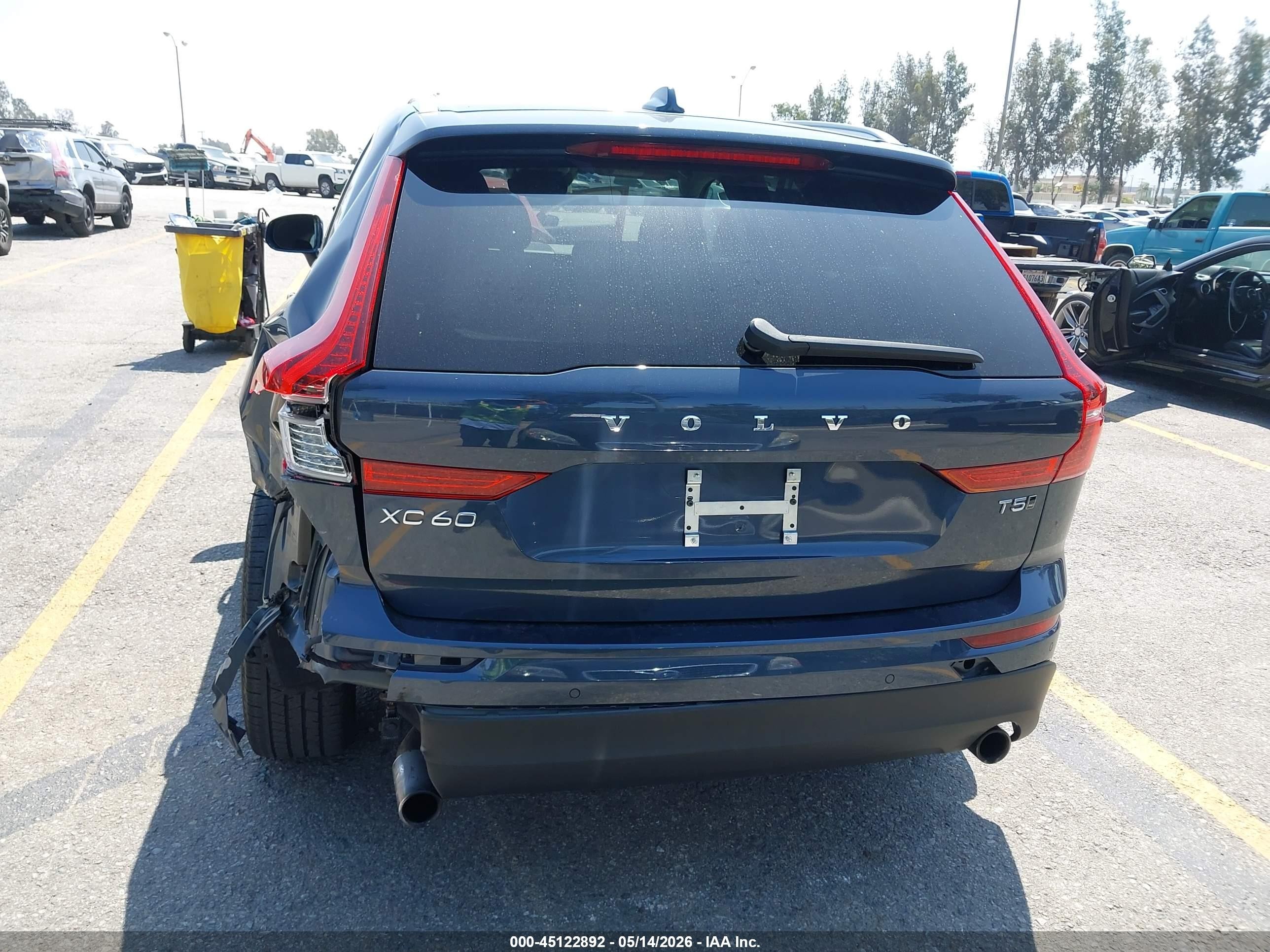 2020 Volvo Xc60 T5 Momentum Blue vin: YV4102RK2L1564880