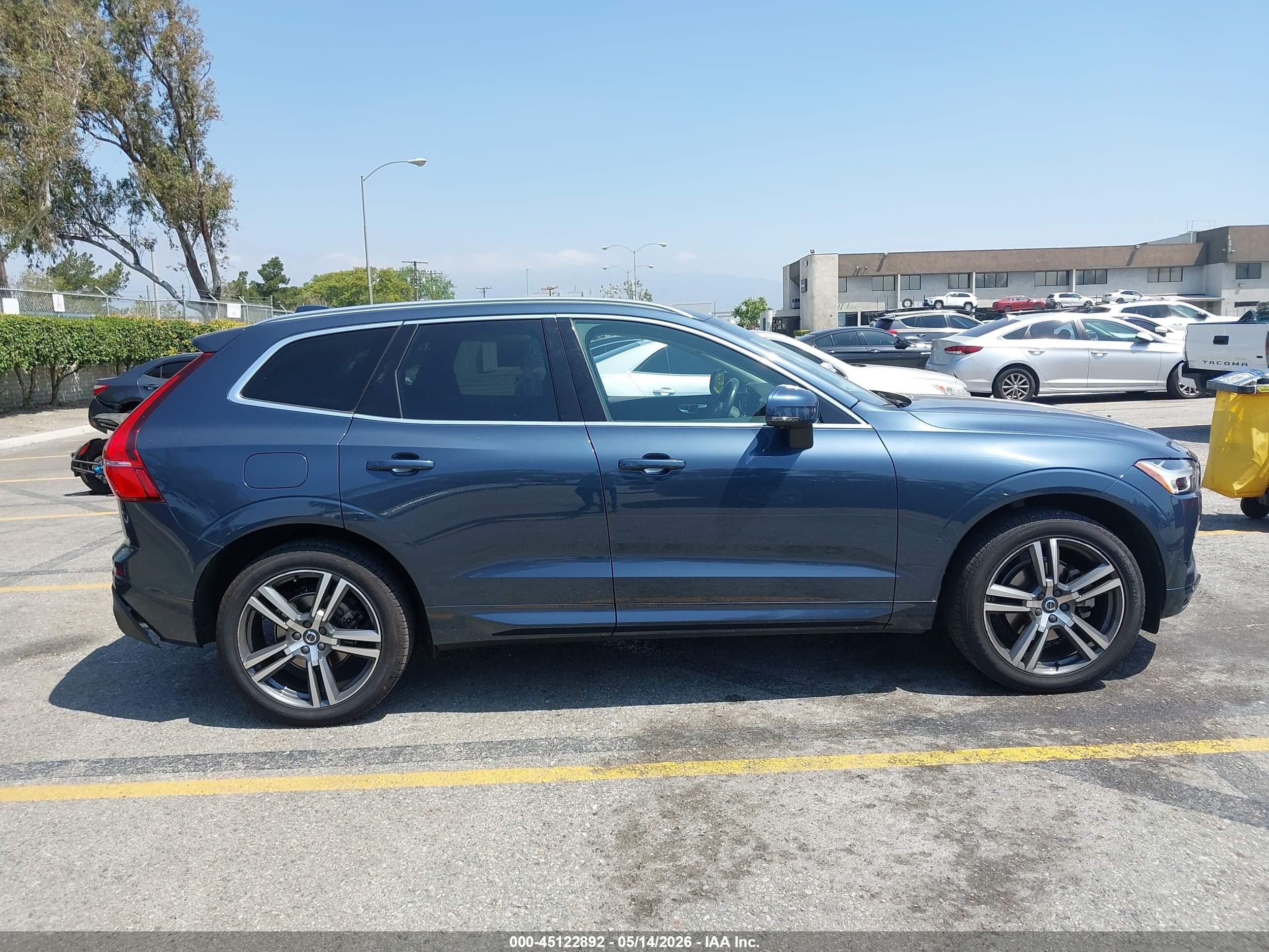2020 Volvo Xc60 T5 Momentum Blue vin: YV4102RK2L1564880