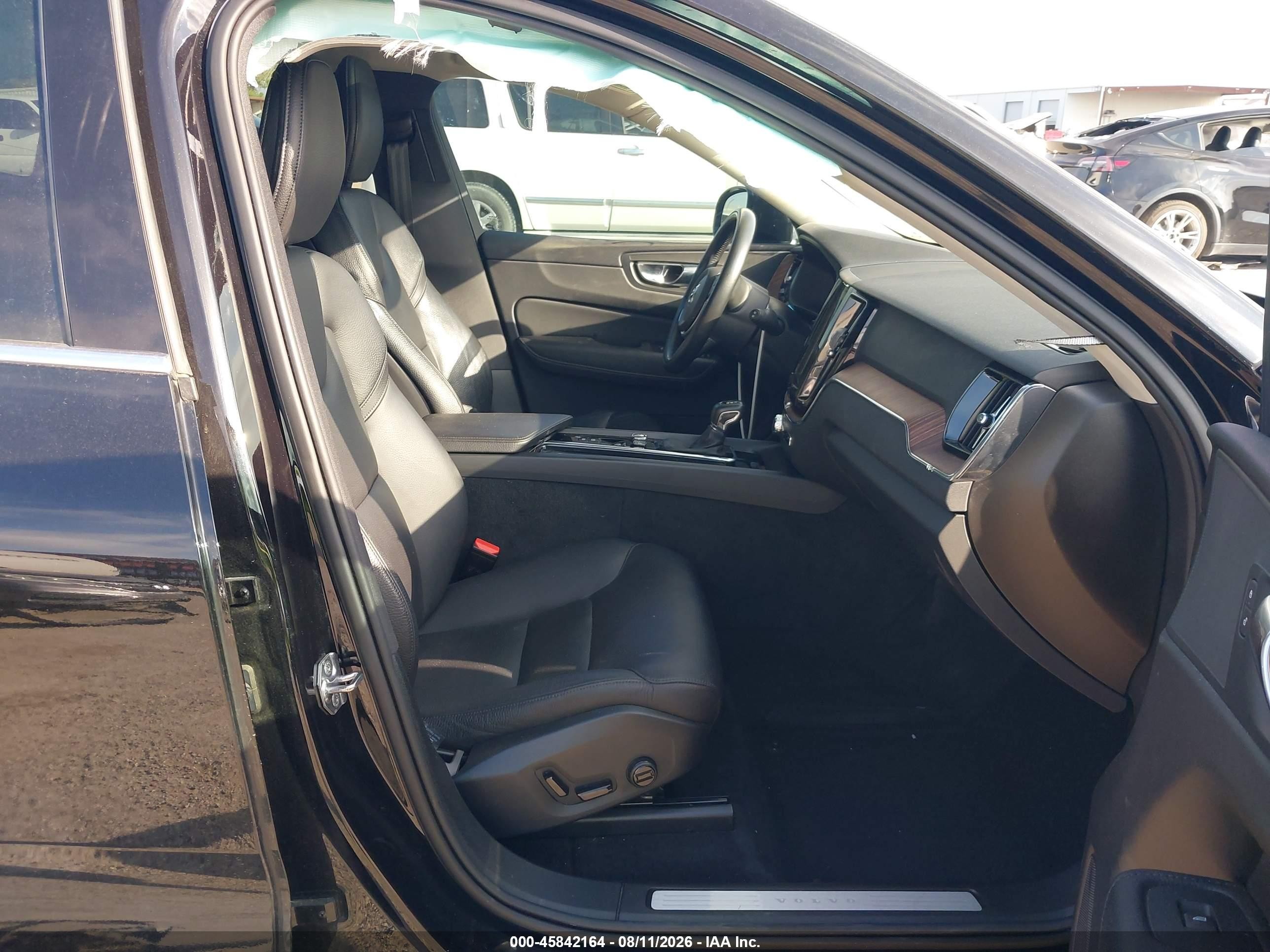 2021 Volvo Xc60 T5 Momentum Black vin: YV4102RK3M1722967