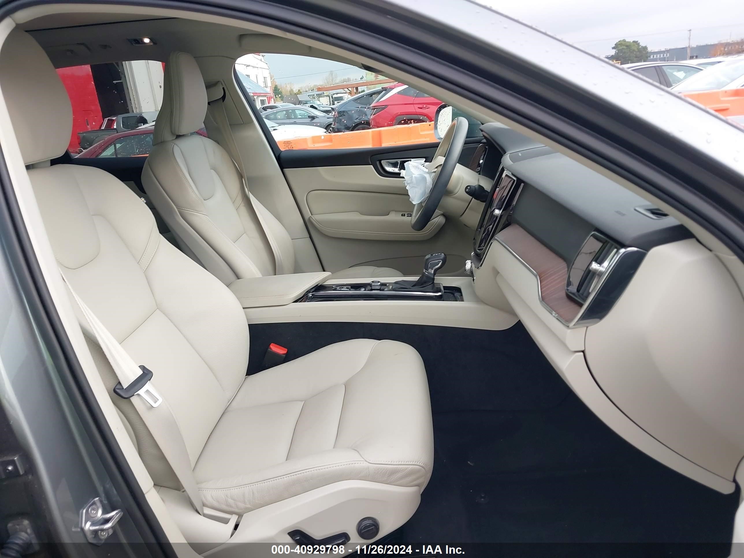 2021 Volvo Xc60 T5 Momentum Gray vin: YV4102RK3M1810644