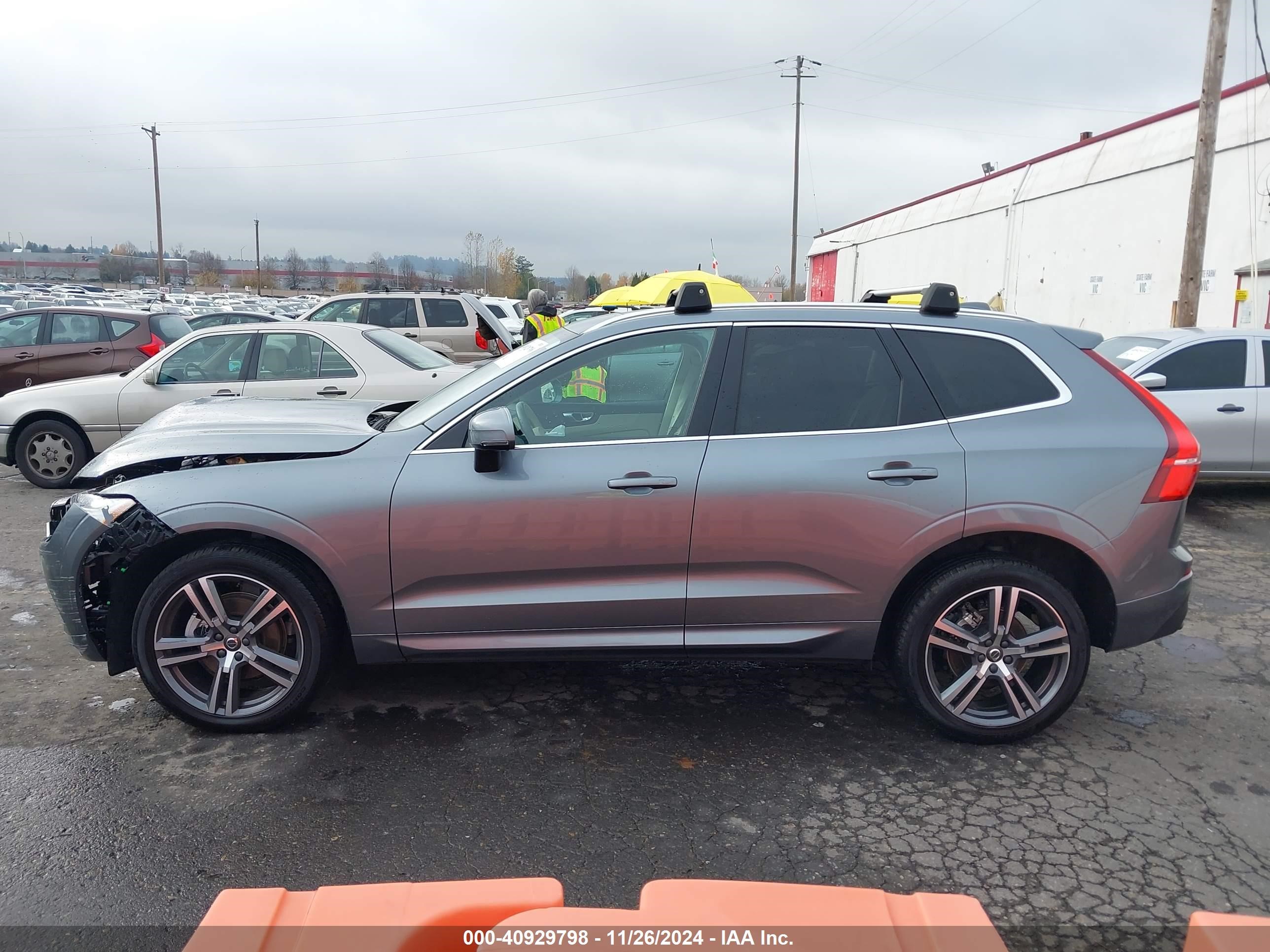 2021 Volvo Xc60 T5 Momentum Gray vin: YV4102RK3M1810644