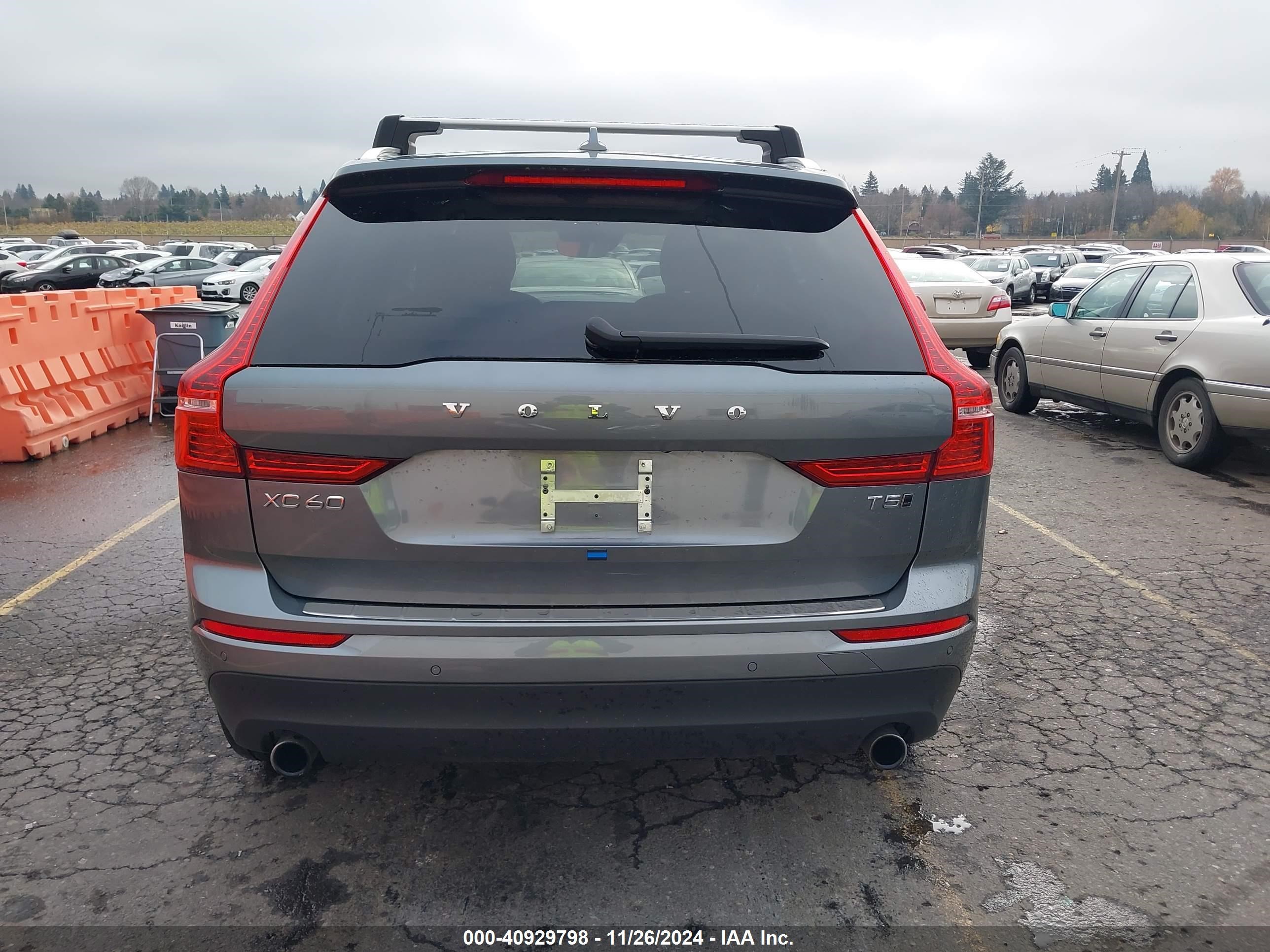 2021 Volvo Xc60 T5 Momentum Gray vin: YV4102RK3M1810644