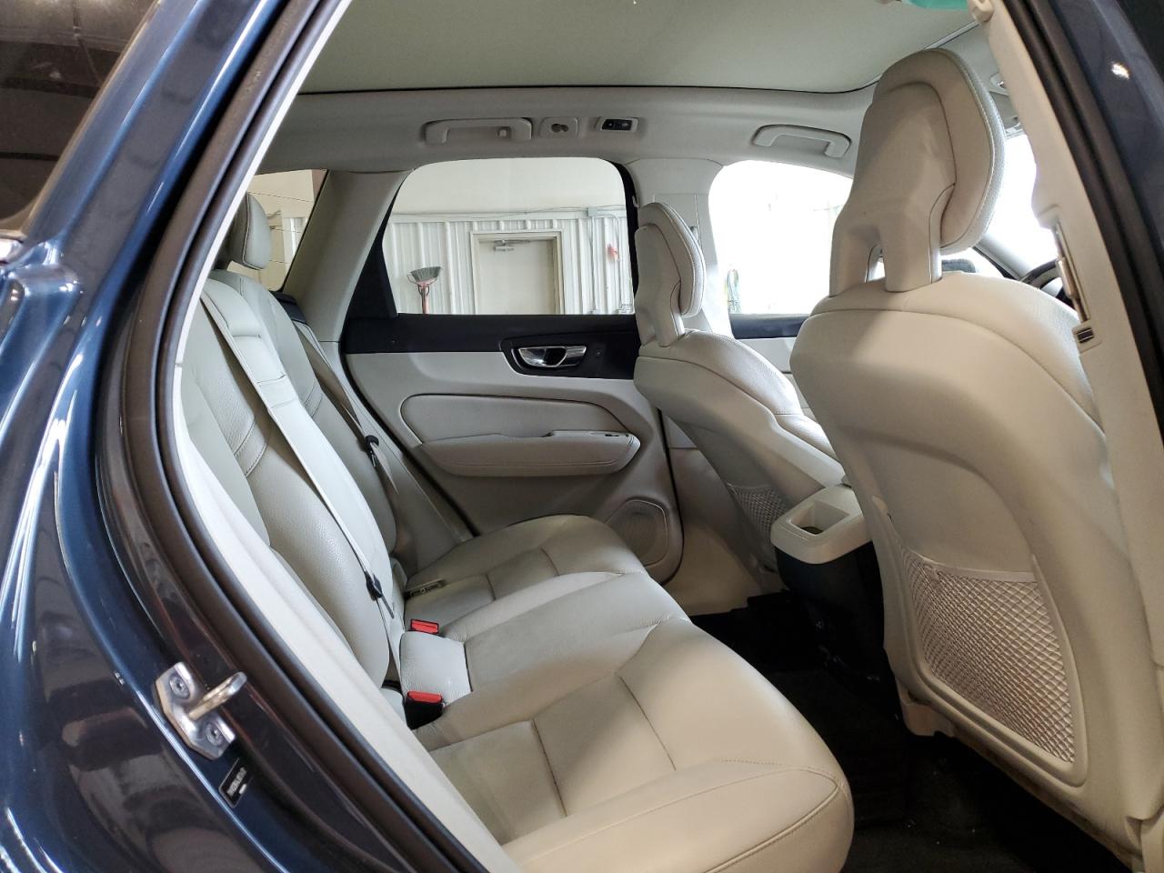 2018 Volvo Xc60 T5 Momentum Синий vin: YV4102RK4J1070470