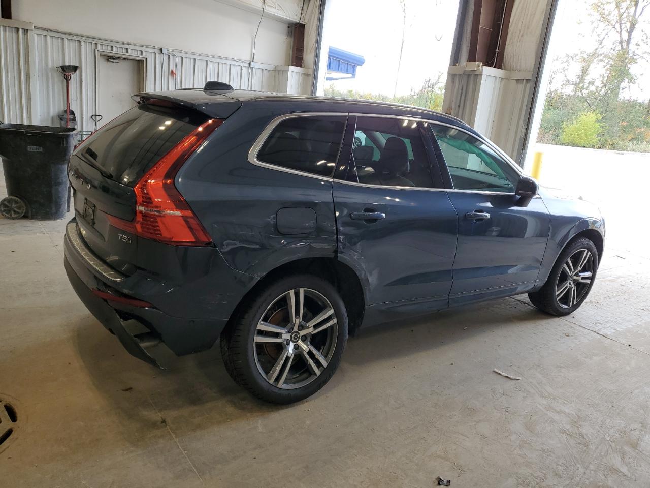 2018 Volvo Xc60 T5 Momentum Синий vin: YV4102RK4J1070470