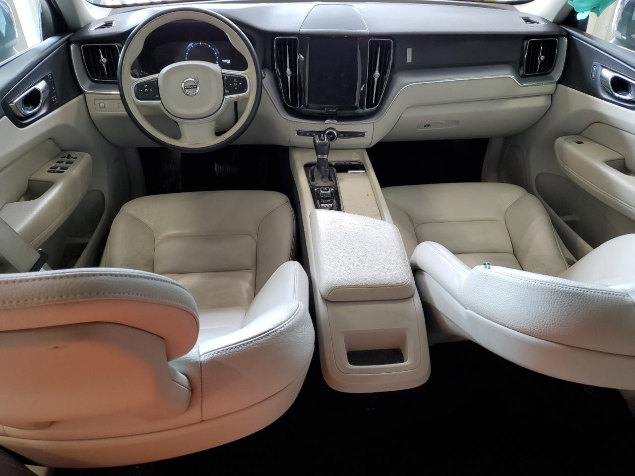 2018 Volvo Xc60 T5 Momentum Синий vin: YV4102RK4J1070470
