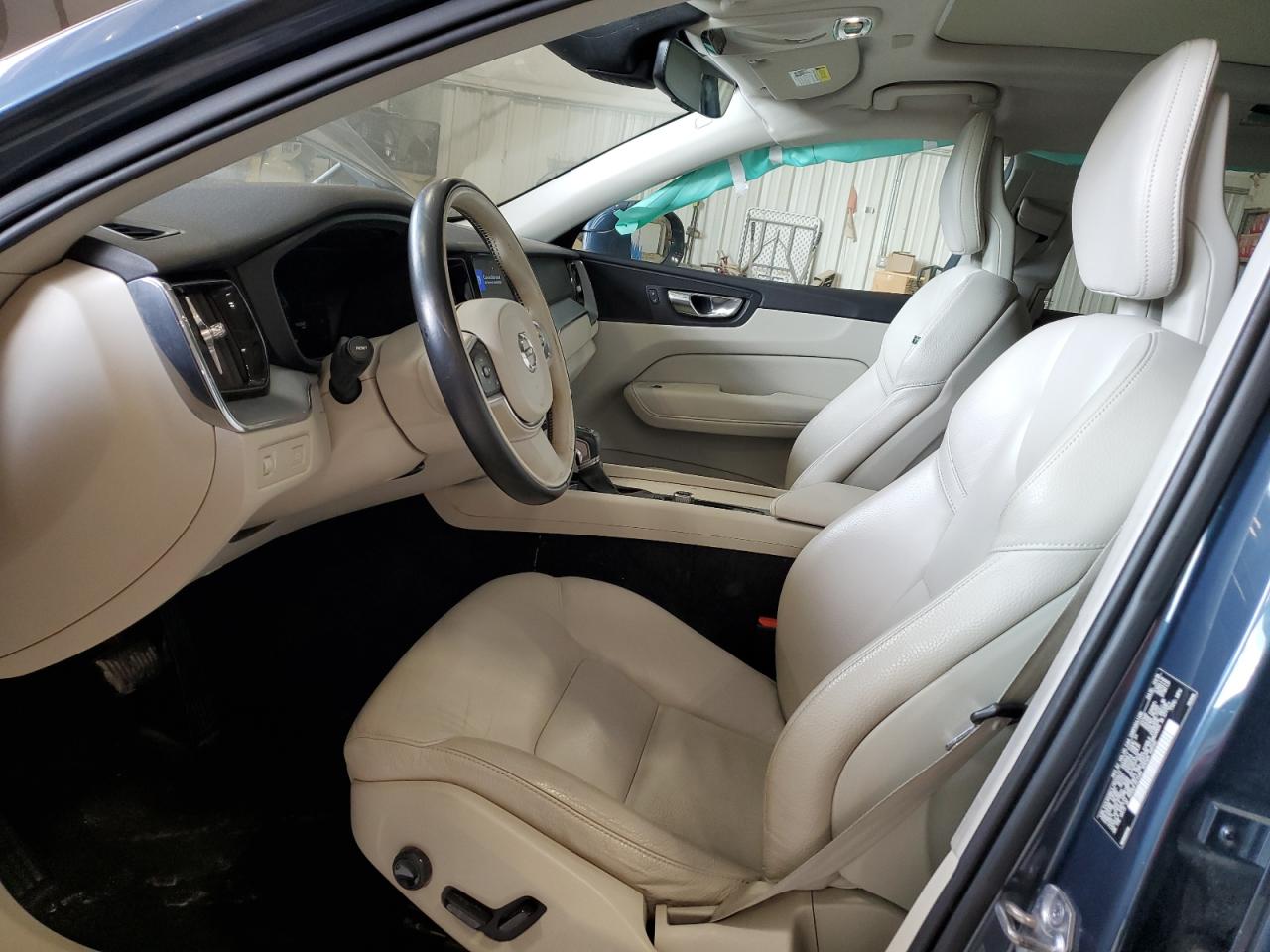 2018 Volvo Xc60 T5 Momentum Синий vin: YV4102RK4J1070470