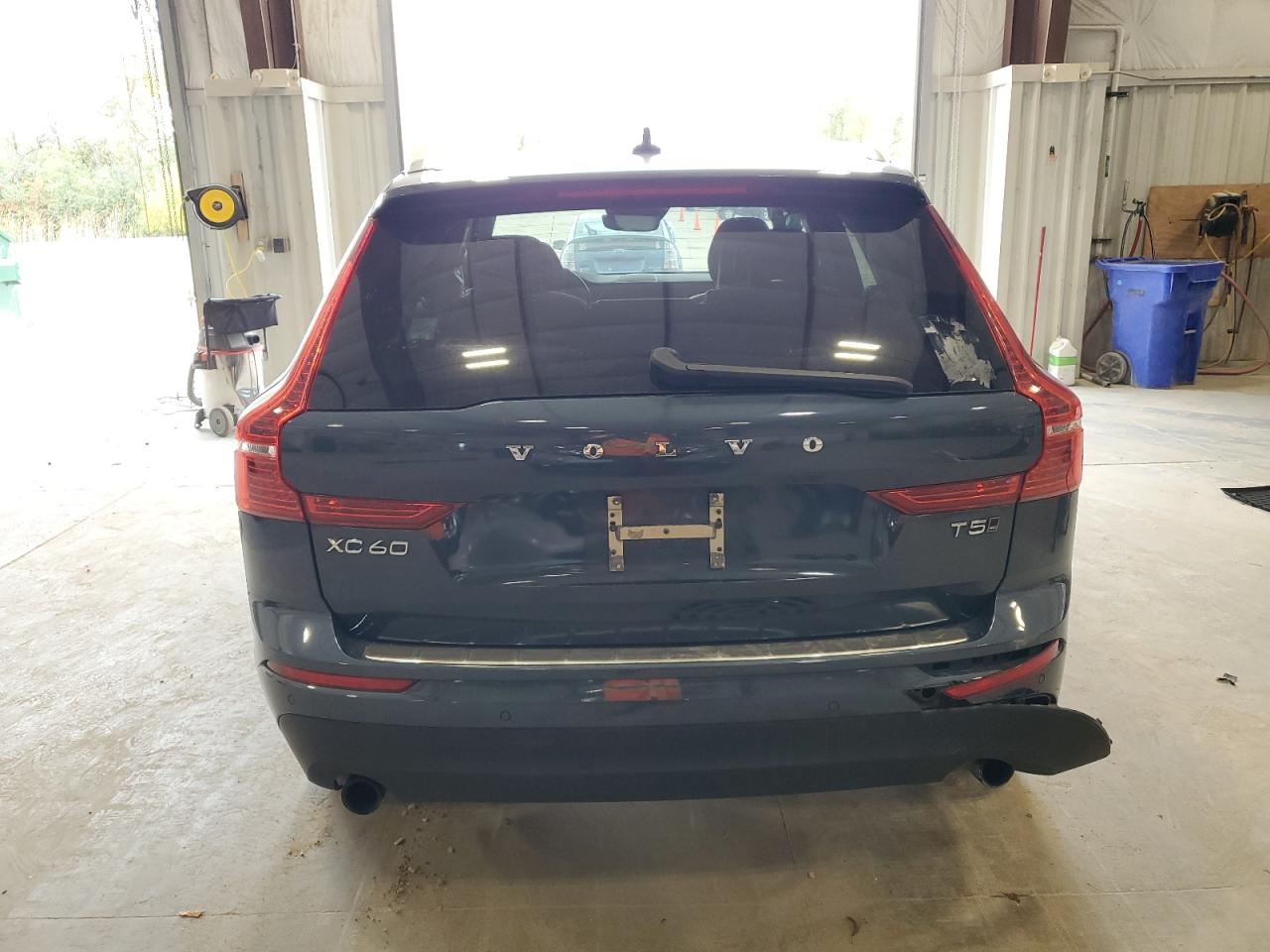 2018 Volvo Xc60 T5 Momentum Синий vin: YV4102RK4J1070470