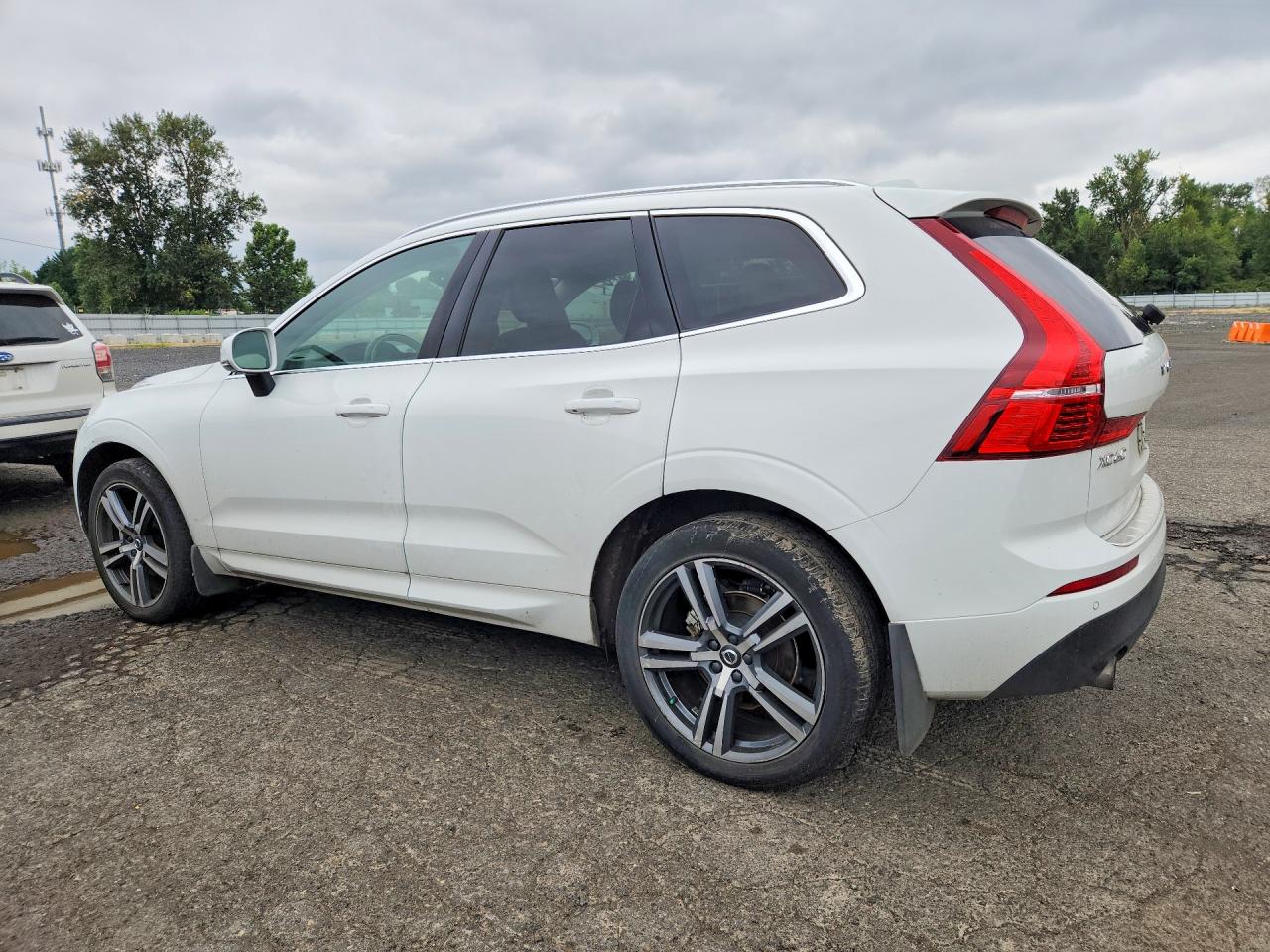 2021 Volvo Xc60 T5 Momentum White vin: YV4102RK4M1850716