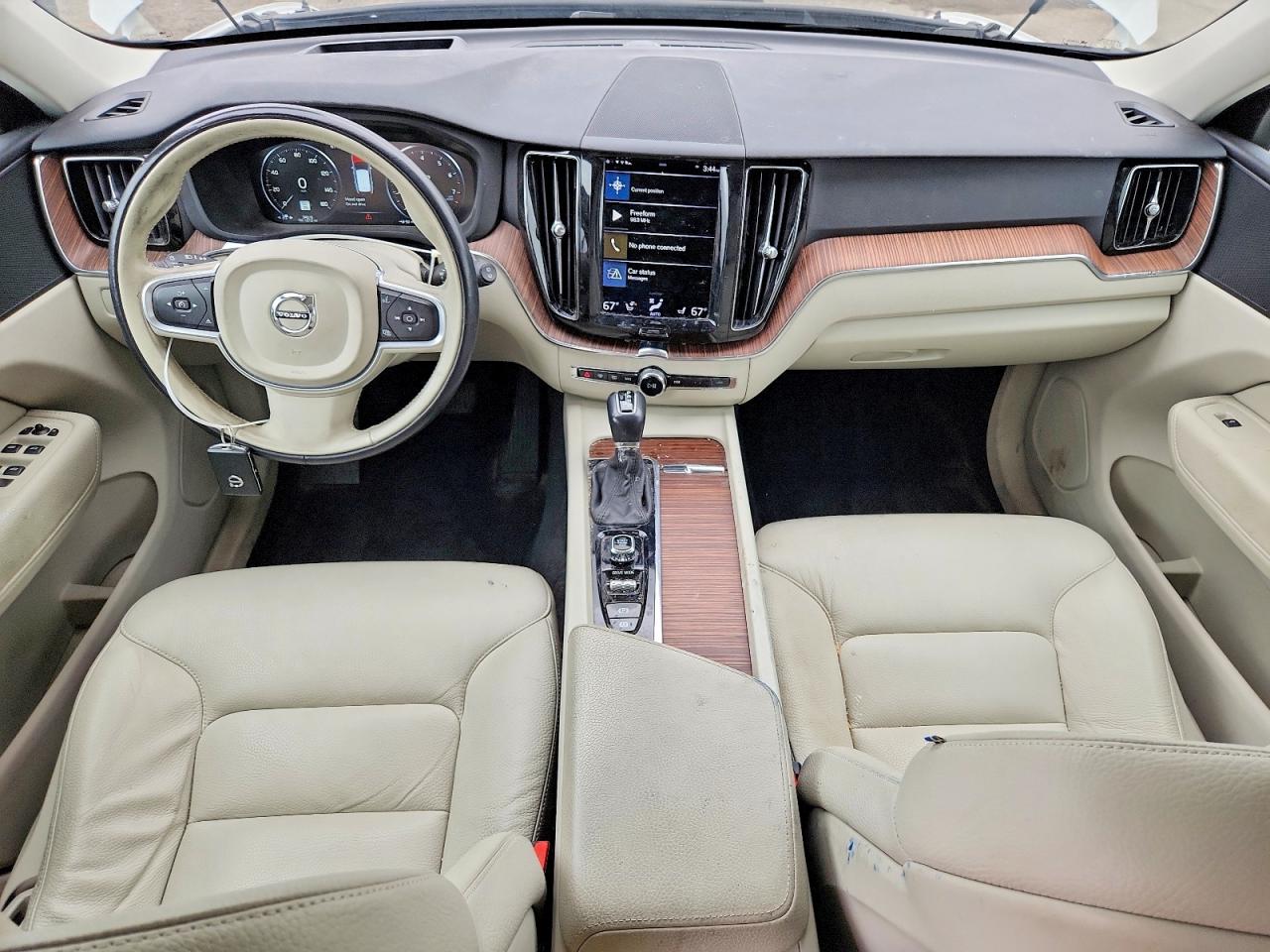 2021 Volvo Xc60 T5 Momentum White vin: YV4102RK4M1850716