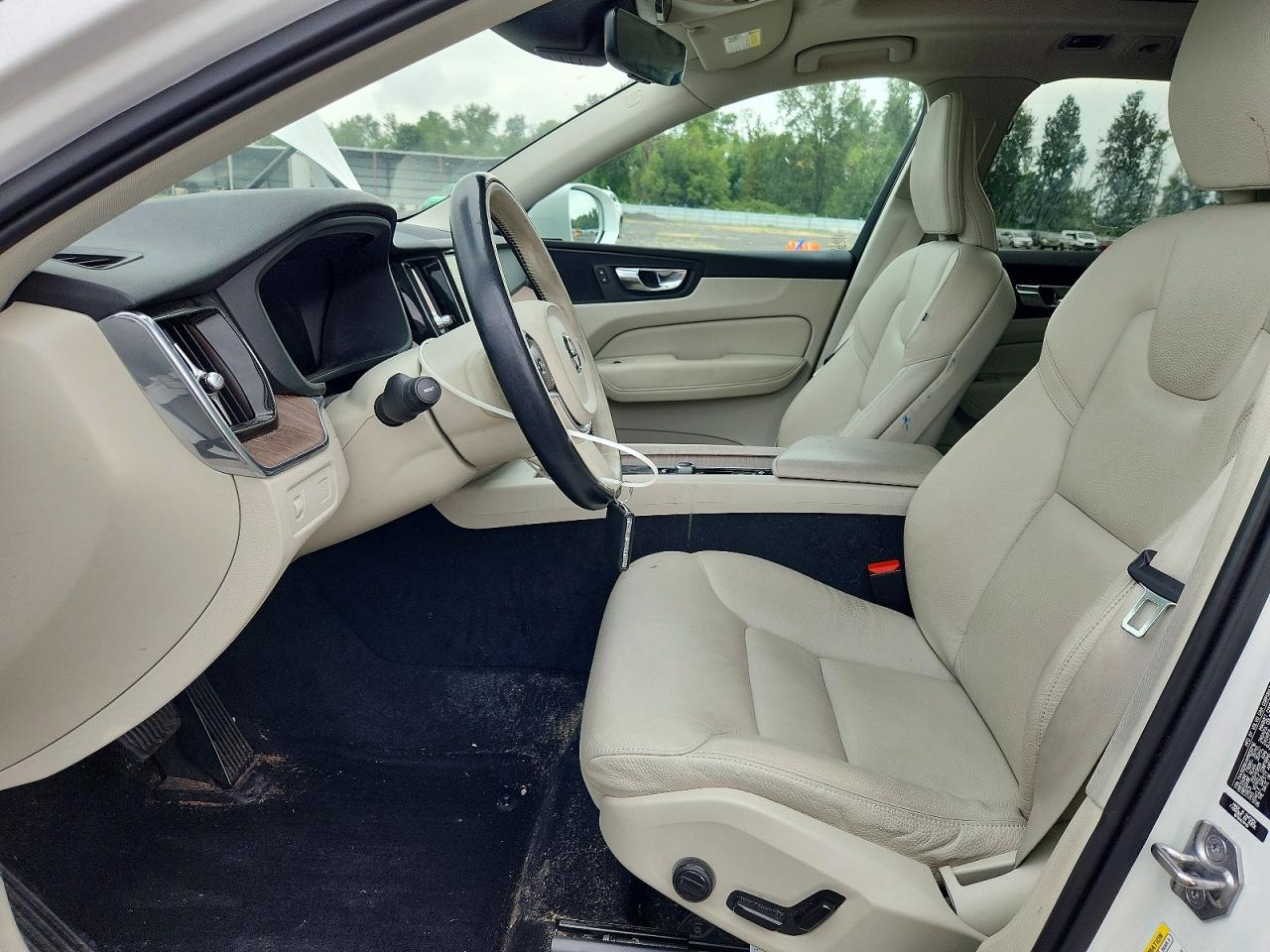 2021 Volvo Xc60 T5 Momentum White vin: YV4102RK4M1850716