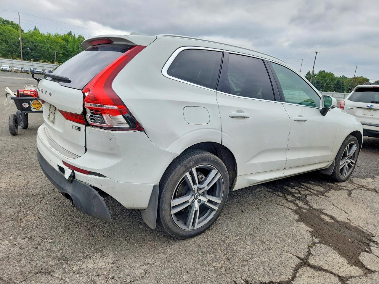 2021 Volvo Xc60 T5 Momentum White vin: YV4102RK4M1850716