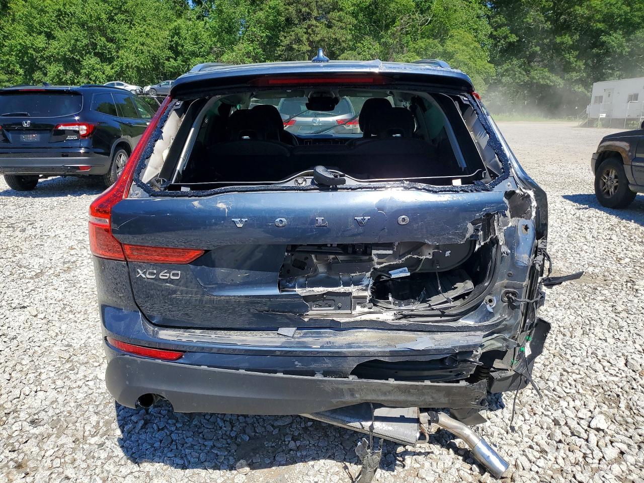 2018 Volvo Xc60 T5 Momentum Синий vin: YV4102RK5J1064855