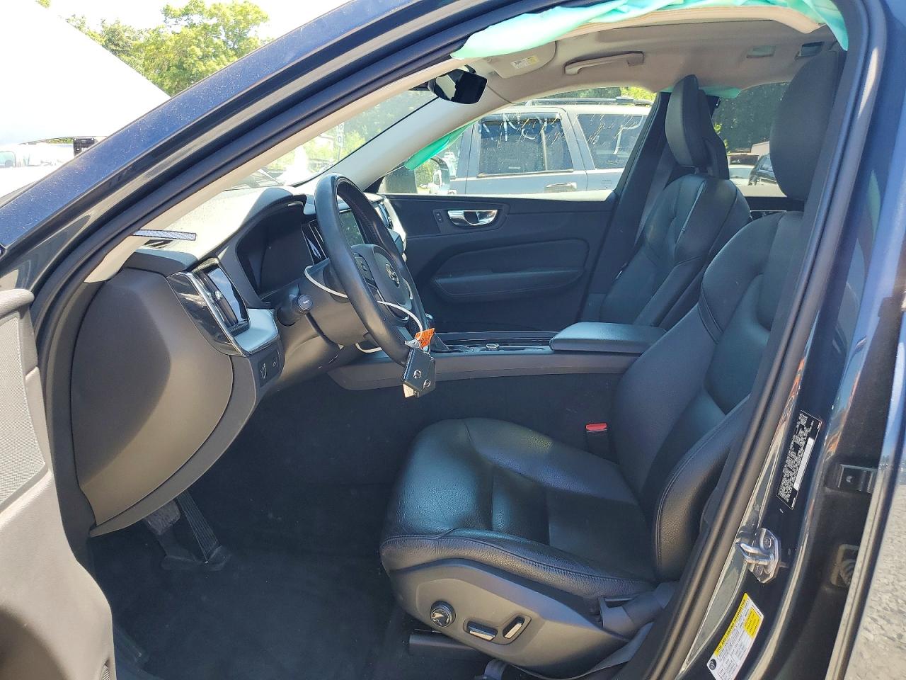 2018 Volvo Xc60 T5 Momentum Синий vin: YV4102RK5J1064855