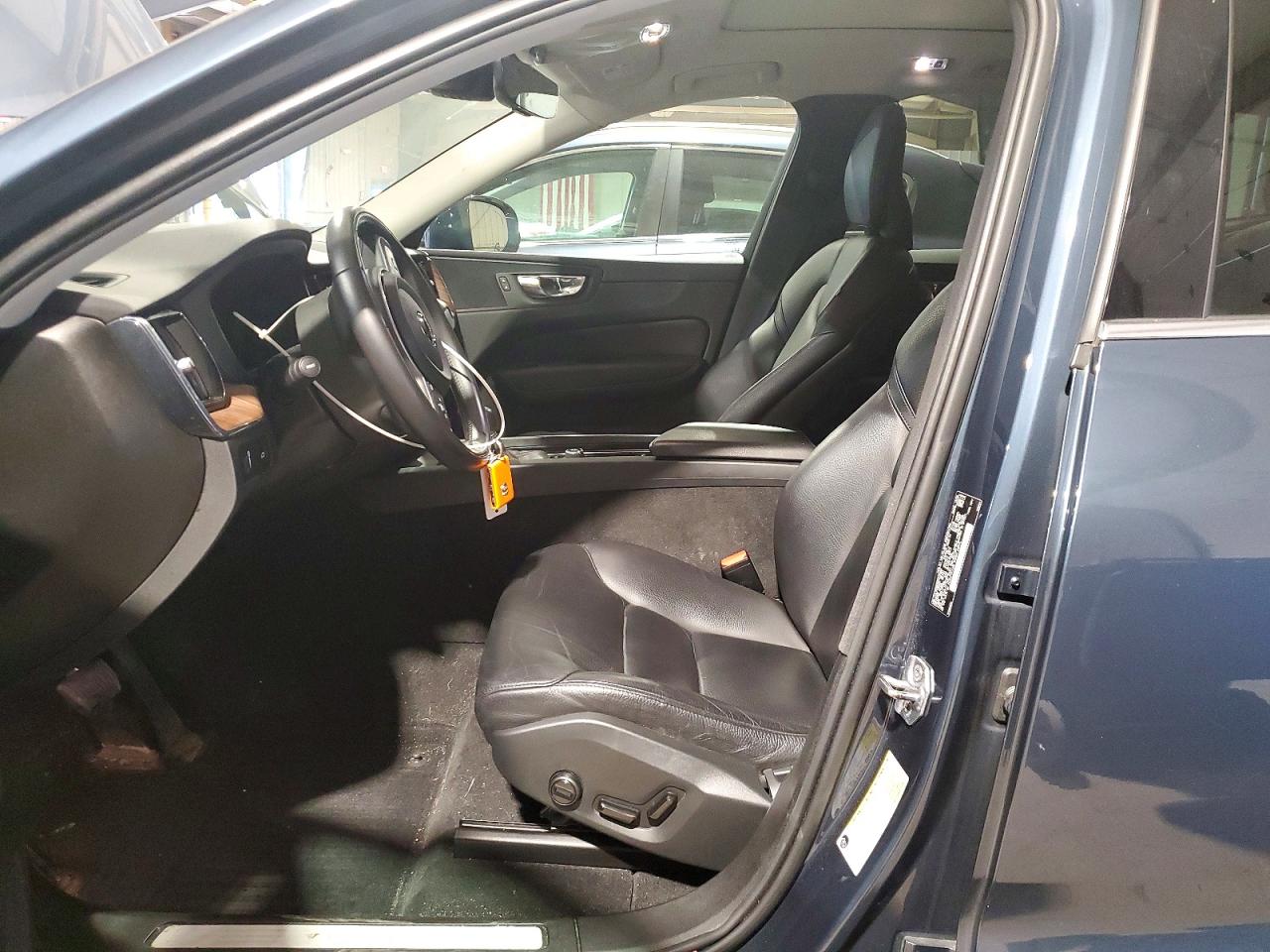 2021 Volvo Xc60 T5 Momentum Синий vin: YV4102RK5M1747885