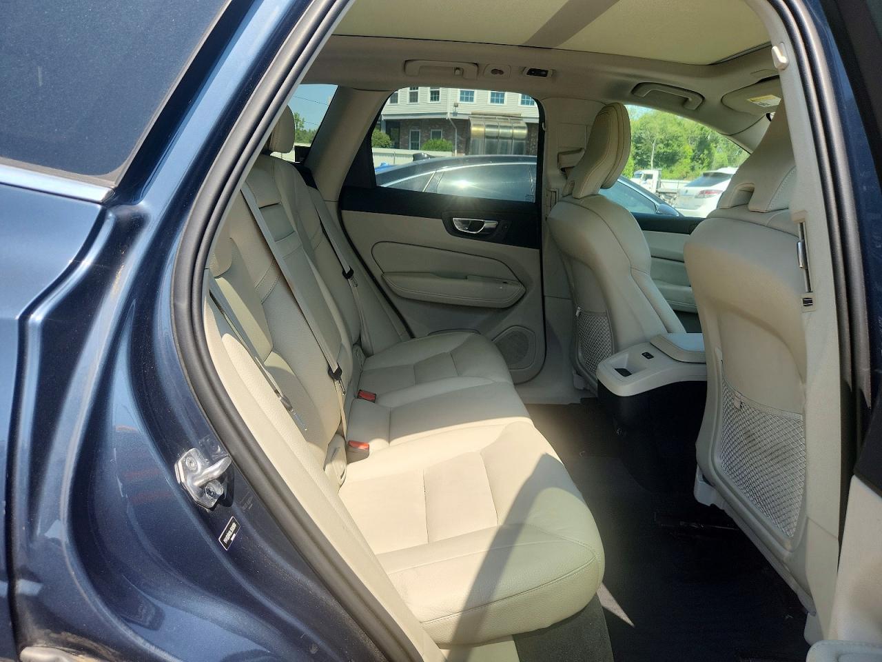 2020 Volvo Xc60 T5 Momentum Blue vin: YV4102RK6L1503970
