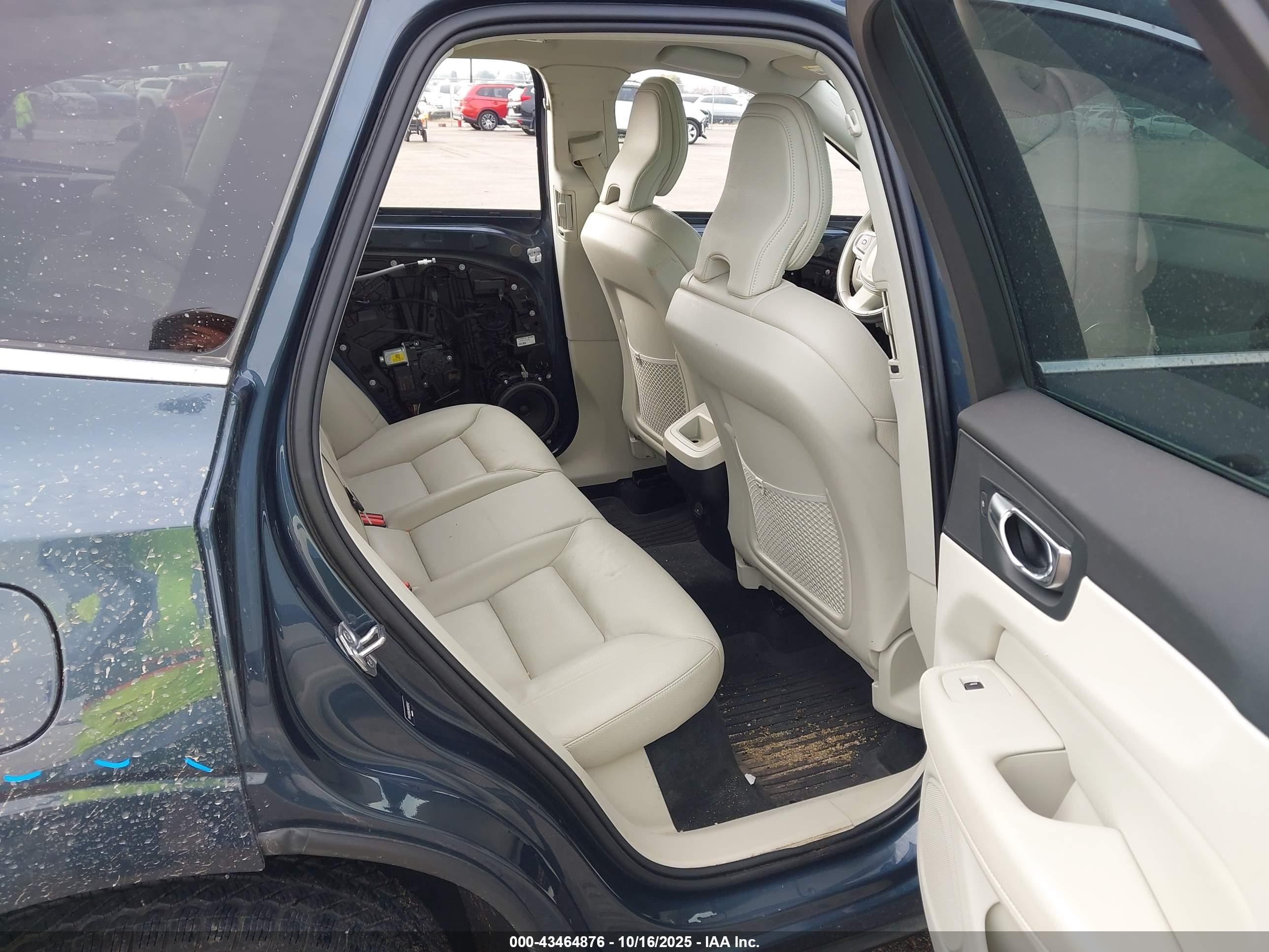 2021 Volvo Xc60 T5 Momentum Blue vin: YV4102RKXM1765542