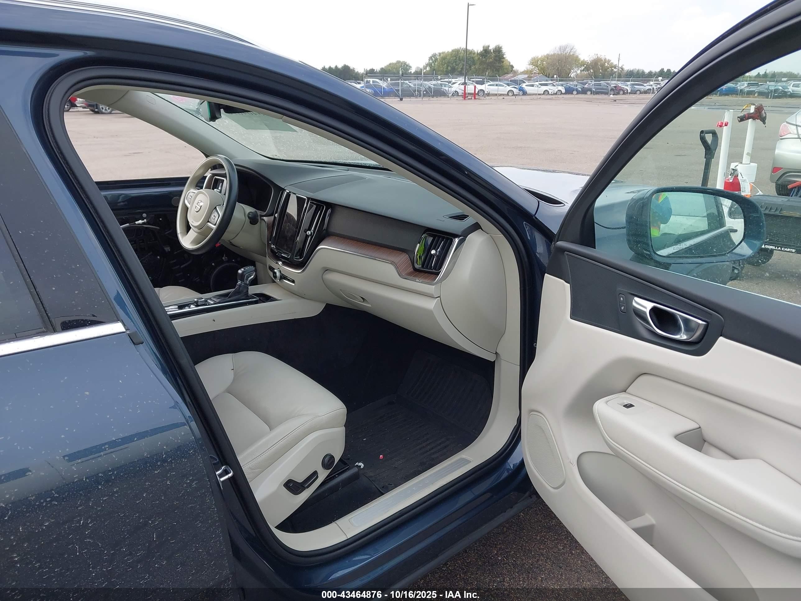 2021 Volvo Xc60 T5 Momentum Blue vin: YV4102RKXM1765542