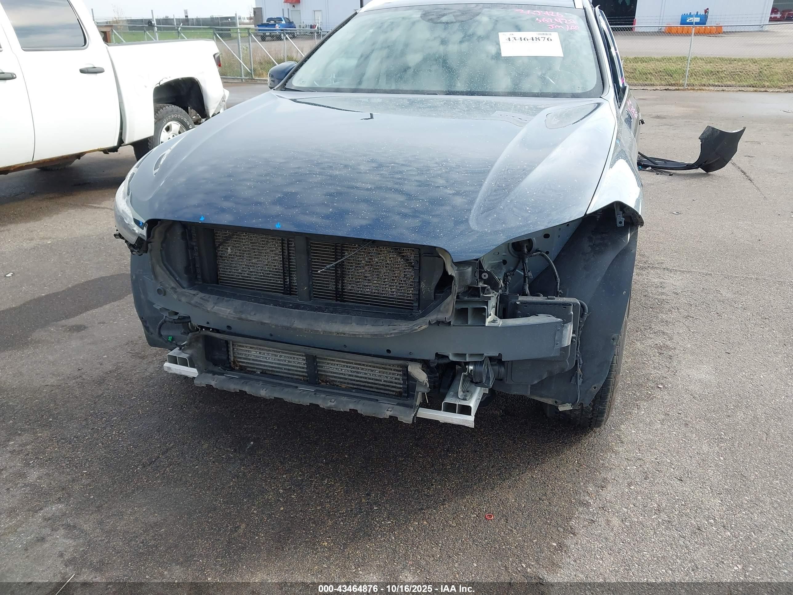 2021 Volvo Xc60 T5 Momentum Blue vin: YV4102RKXM1765542