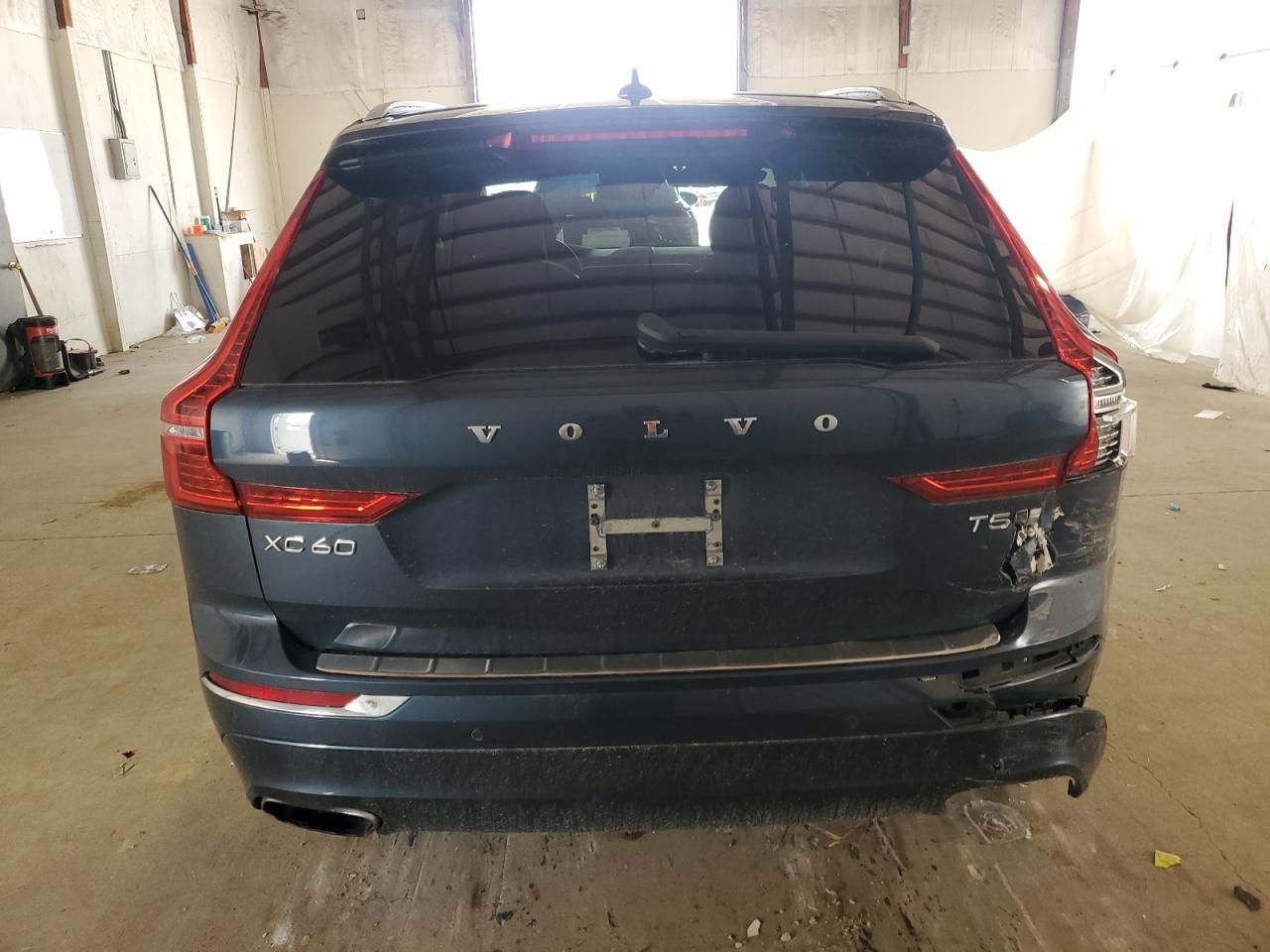 2018 Volvo Xc60 T5 Inscription Синий vin: YV4102RL6J1029993