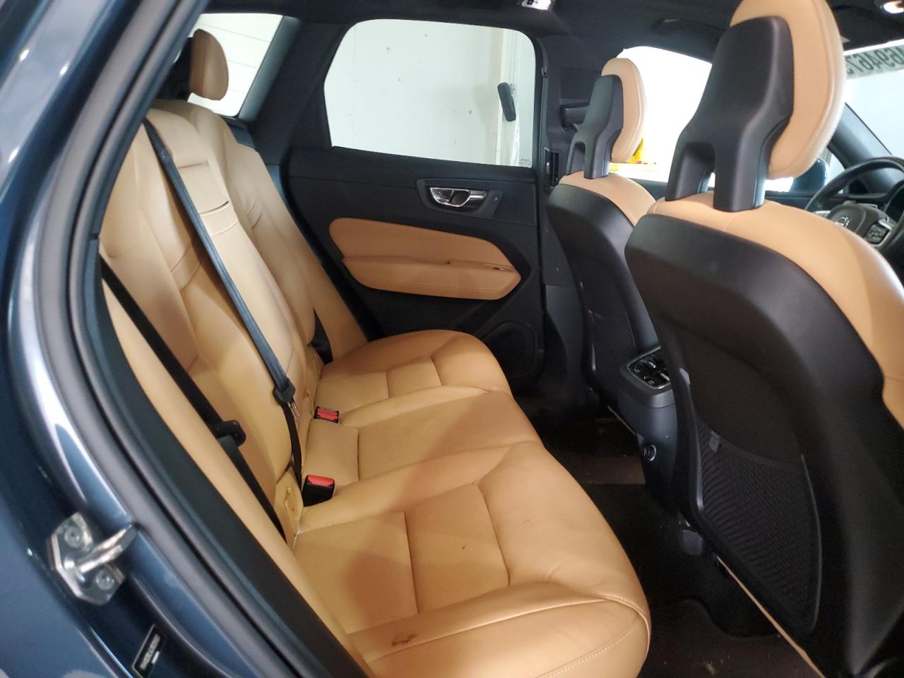 2018 Volvo Xc60 T5 Inscription Синий vin: YV4102RL6J1029993