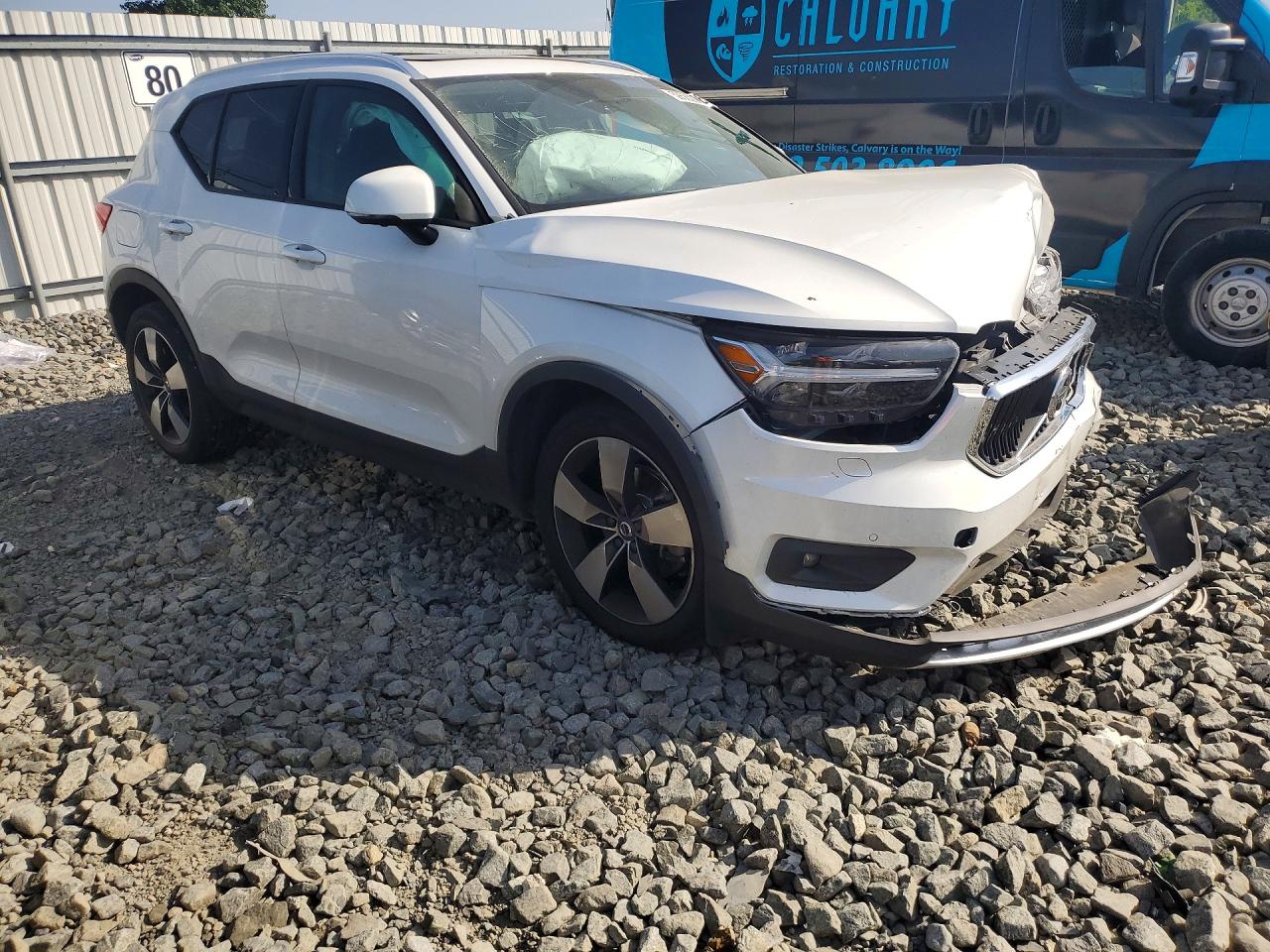 2021 Volvo Xc40 T5 Momentum White vin: YV4162UK2M2465235