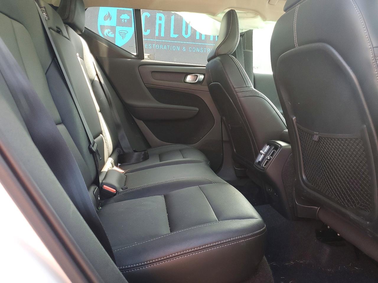 2021 Volvo Xc40 T5 Momentum White vin: YV4162UK2M2465235