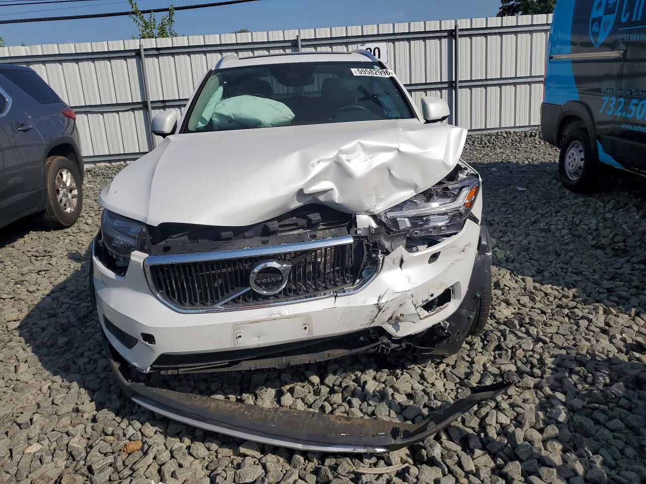 2021 Volvo Xc40 T5 Momentum White vin: YV4162UK2M2465235