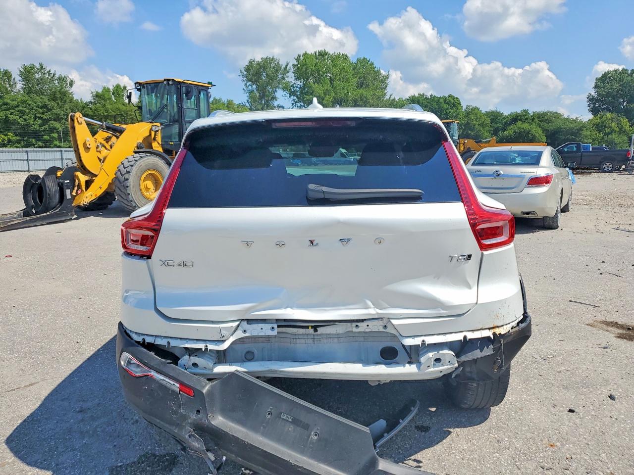 2021 Volvo Xc40 T5 Momentum White vin: YV4162UK6M2476321