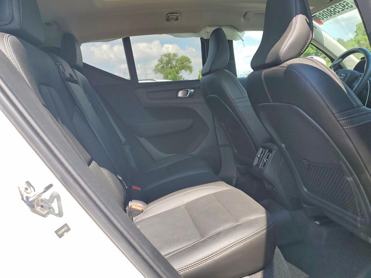2021 Volvo Xc40 T5 Momentum White vin: YV4162UK6M2476321