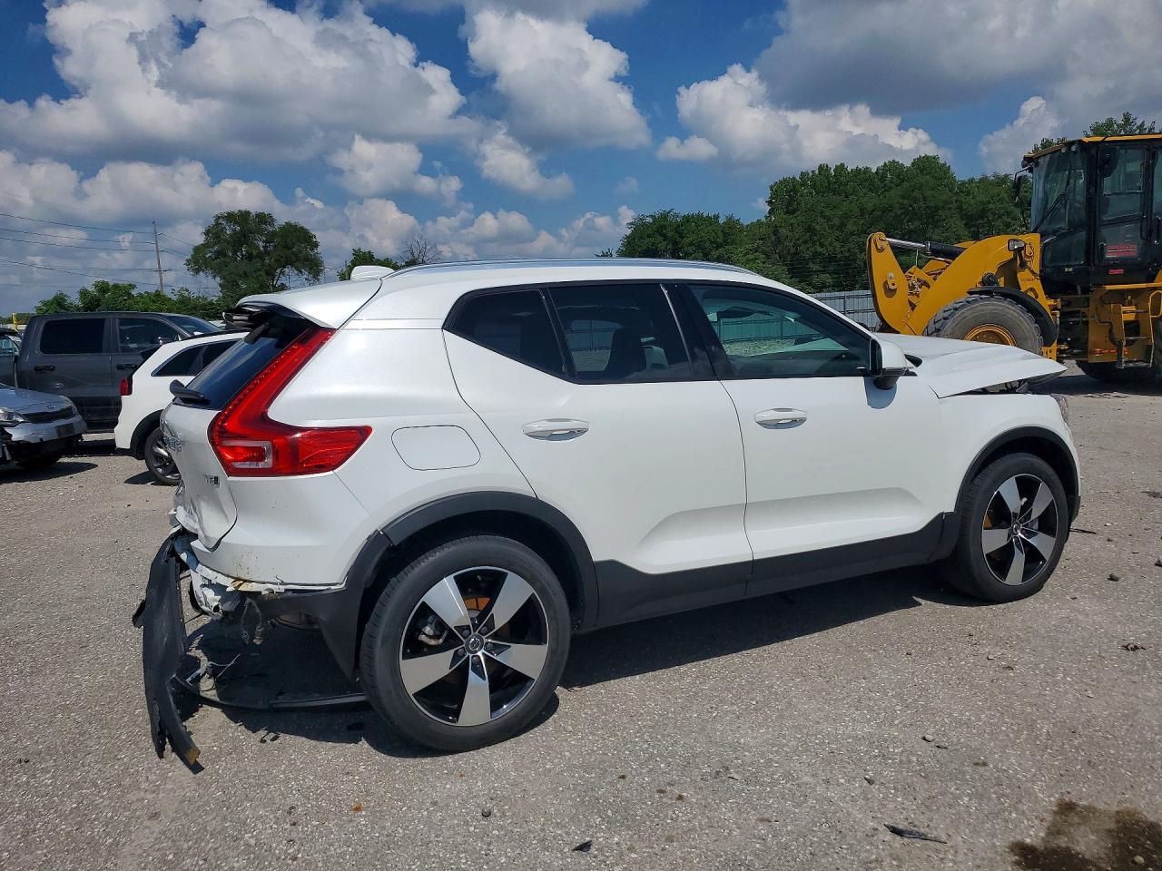 2021 Volvo Xc40 T5 Momentum White vin: YV4162UK6M2476321